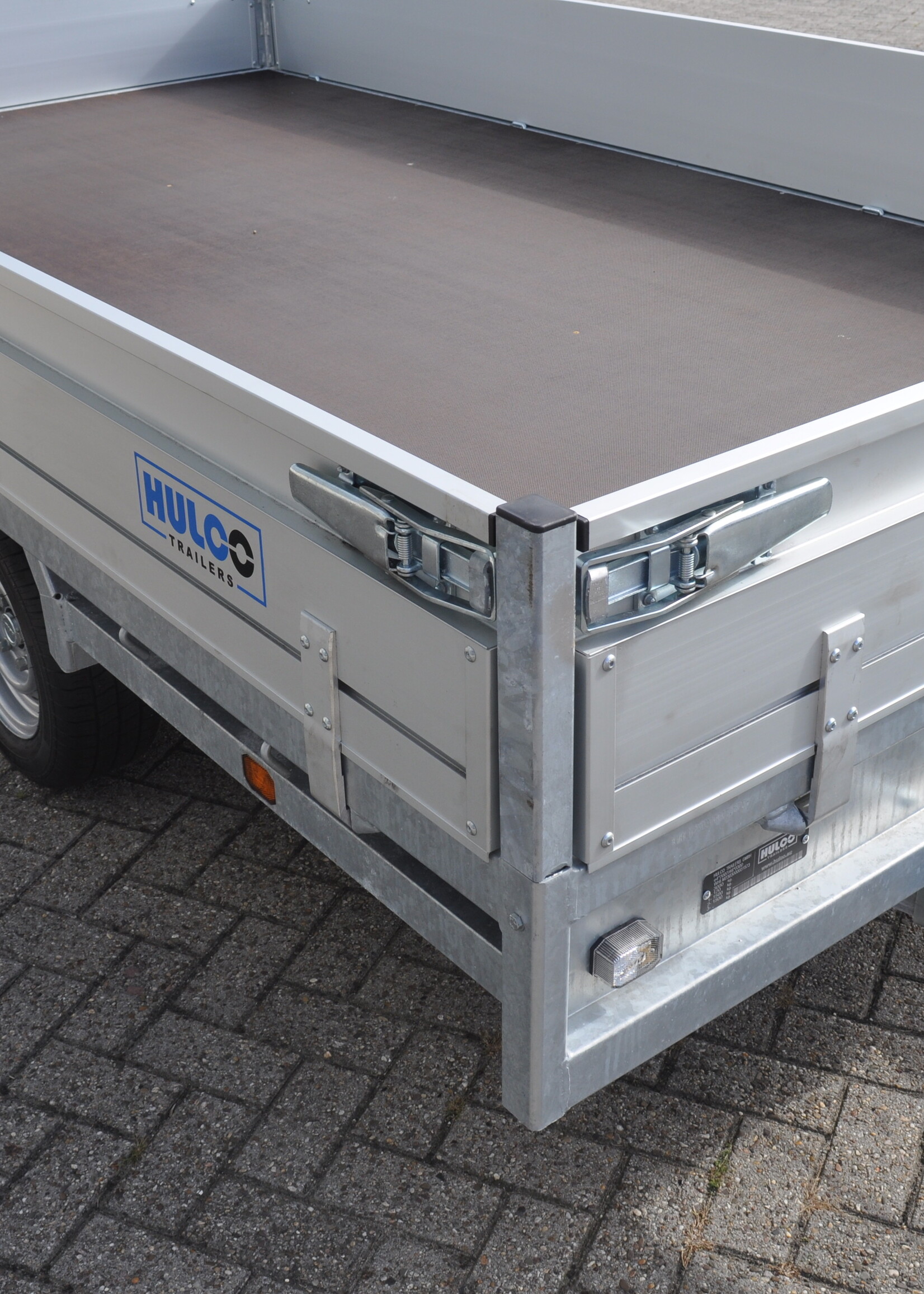 Hulco Geremde Hulco Medax plateauwagen - 335x183 cm - 3000 kg bruto laadvermogen - 30 cm borden