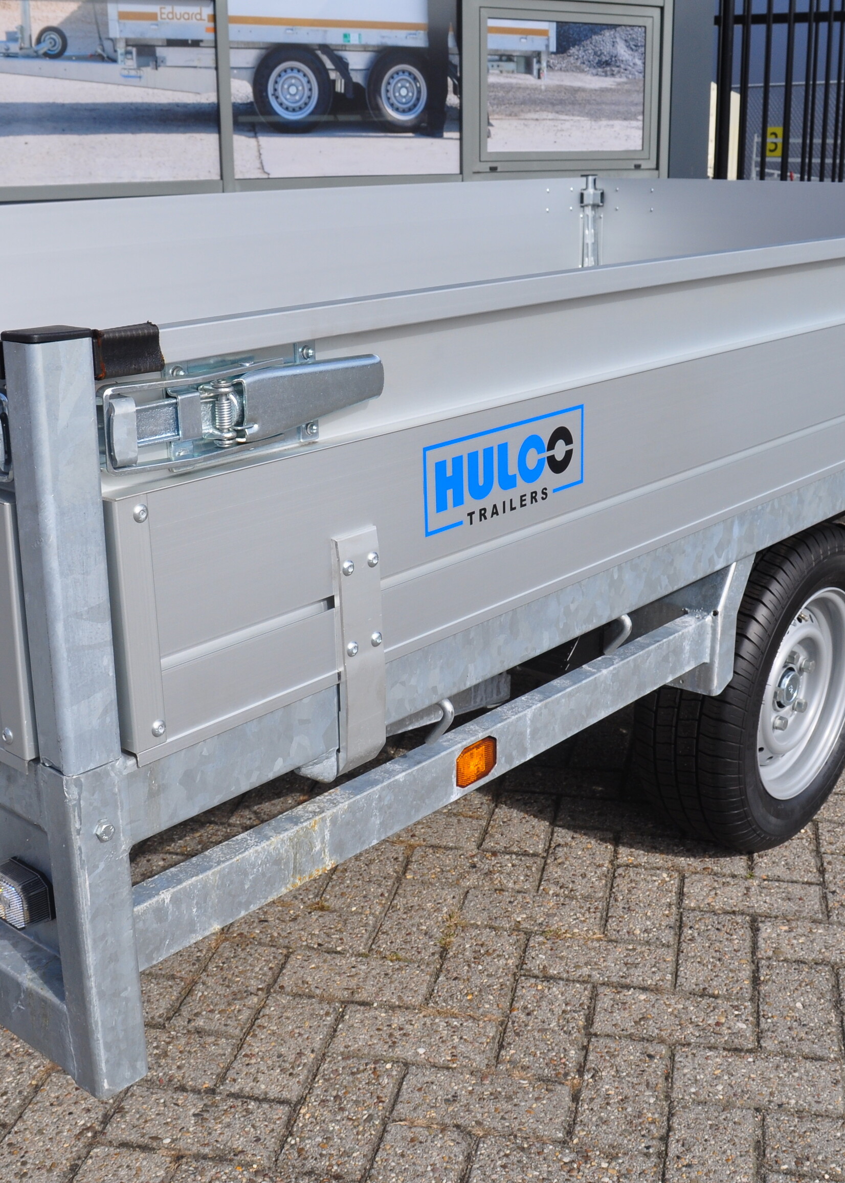 Hulco Geremde Hulco Medax plateauwagen - 335x183 cm - 3000 kg bruto laadvermogen - 30 cm borden