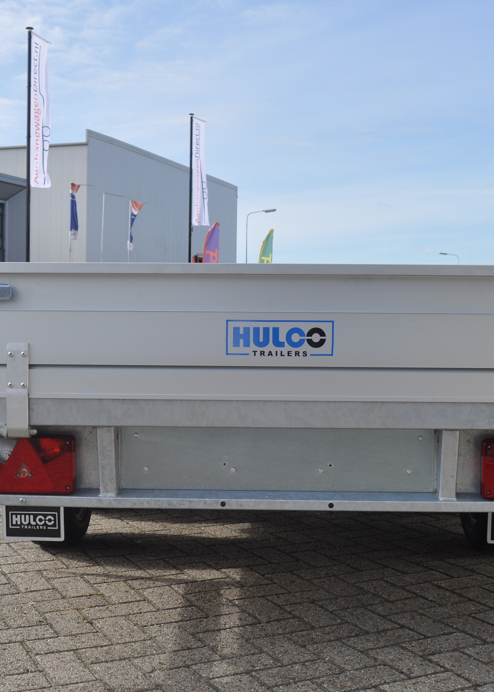 Hulco Geremde Hulco Medax plateauwagen - 335x183 cm - 3000 kg bruto laadvermogen - 30 cm borden