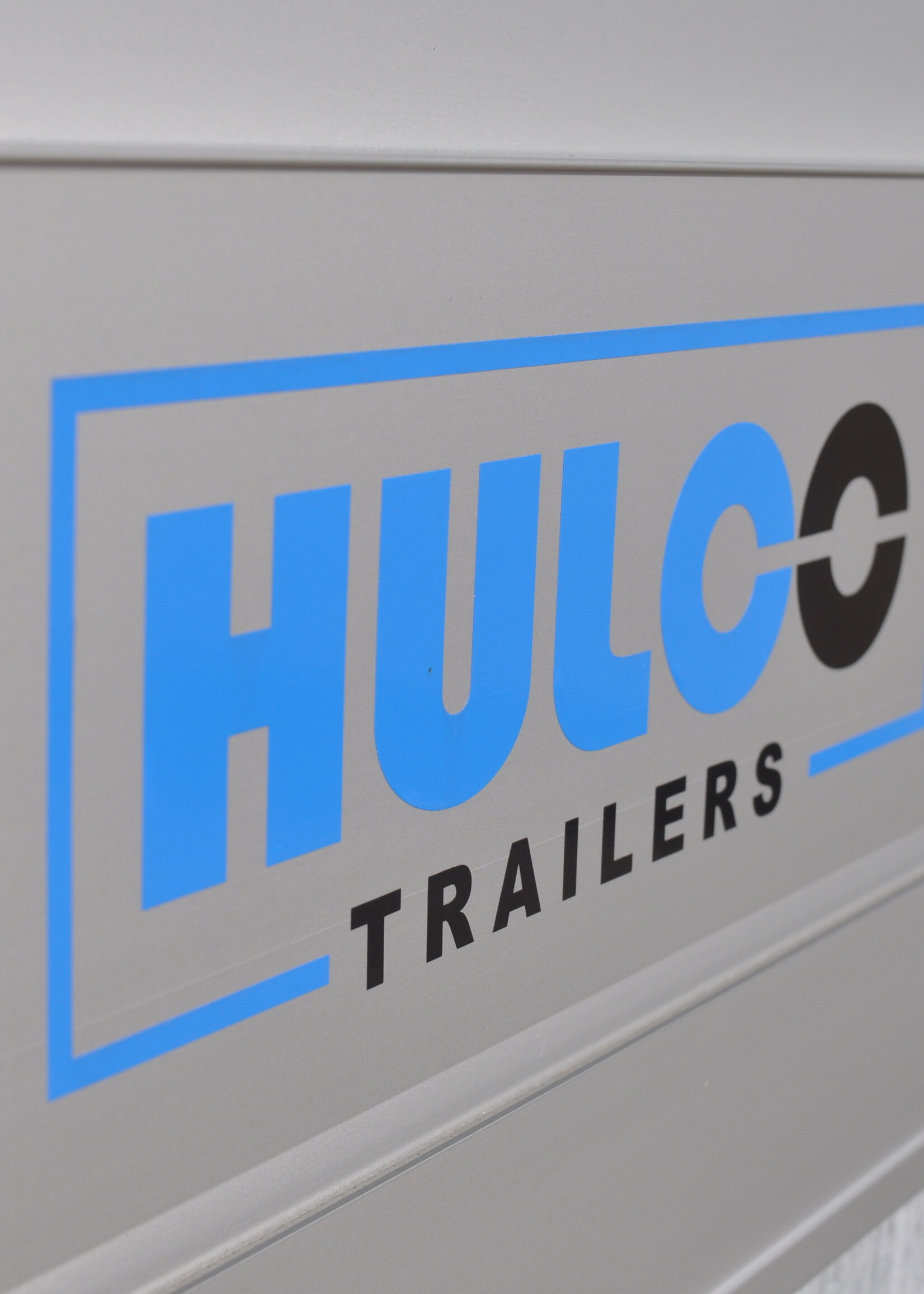 Hulco Geremde Hulco Medax plateauwagen - 335x183 cm - 3000 kg bruto laadvermogen - 30 cm borden