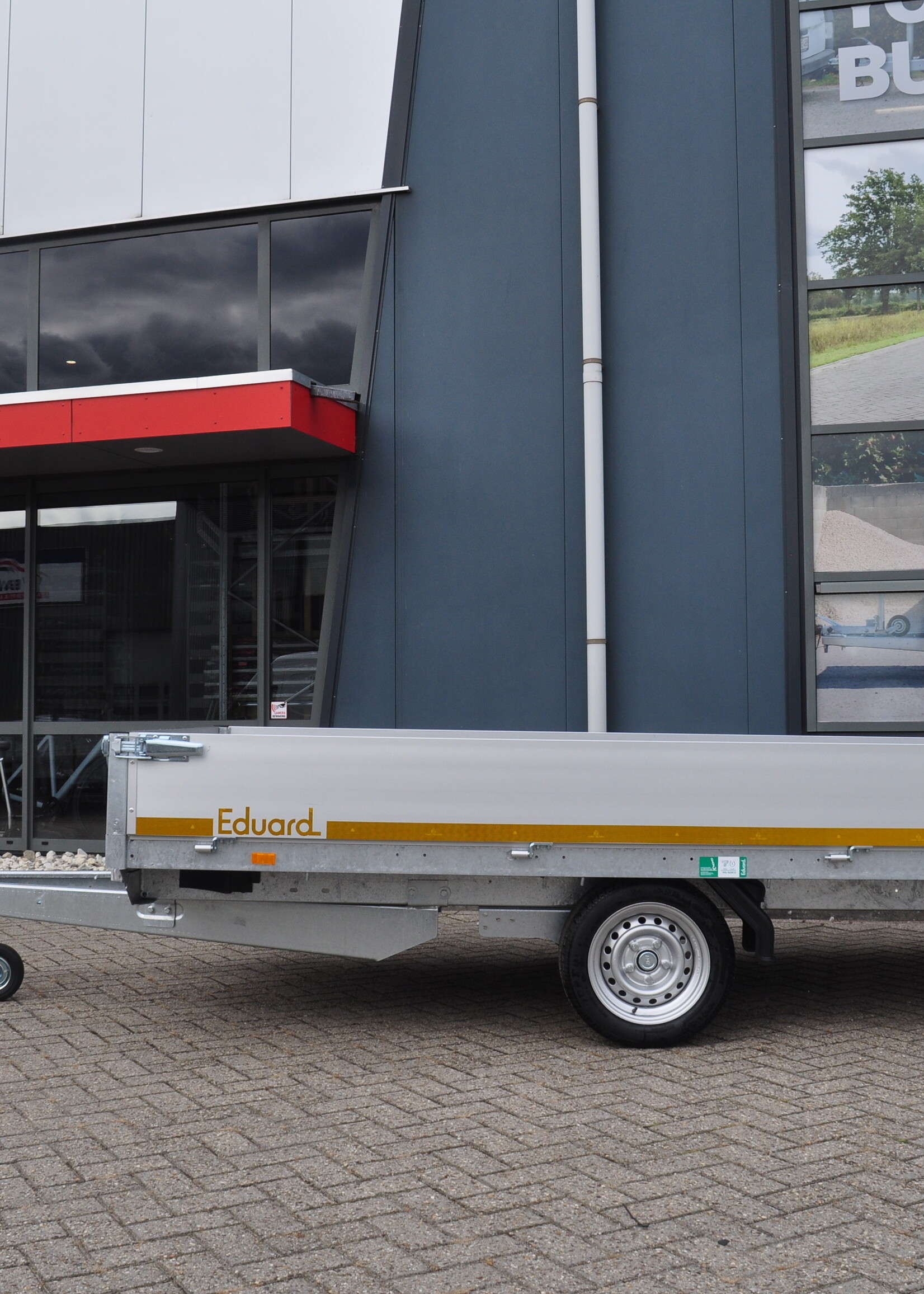 Eduard Geremde Eduard plateauwagen - 310x180 cm - 1500 kg bruto laadvermogen - 63 cm laadvloerhoogte - 30 cm borden