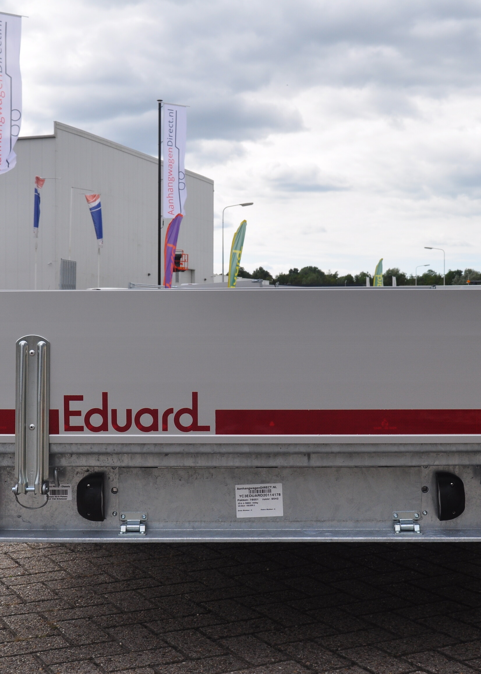 Eduard Geremde Eduard plateauwagen - 310x180 cm - 1500 kg bruto laadvermogen - 63 cm laadvloerhoogte - 30 cm borden