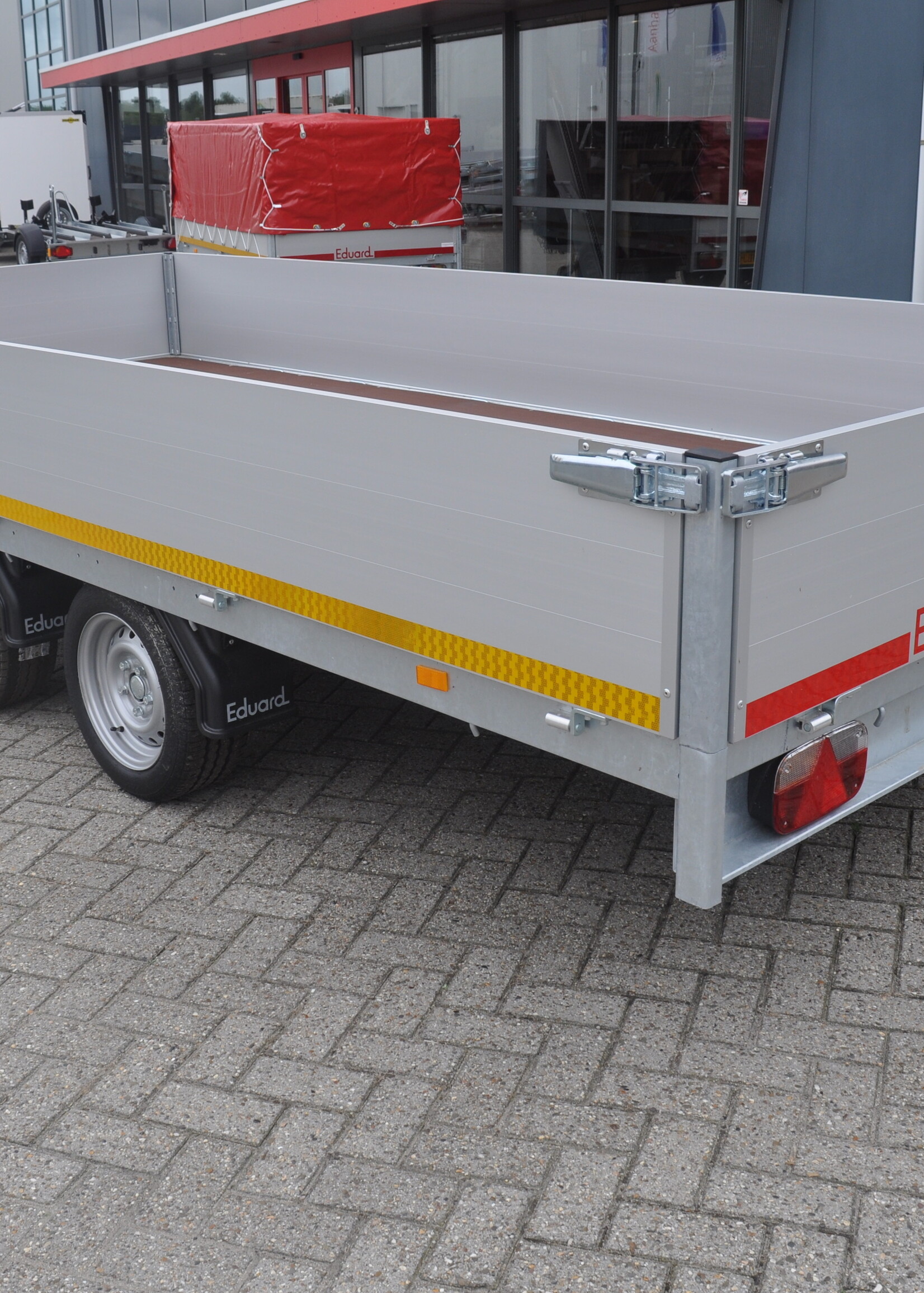Eduard Geremde Eduard plateauwagen - 406x200 cm - 2700 kg bruto laadvermogen - 63 cm laadvloerhoogte - 40 cm borden