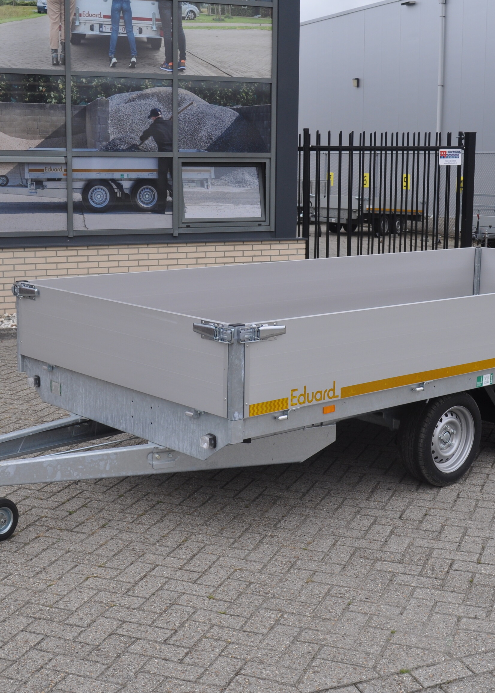 Eduard Geremde Eduard plateauwagen - 406x200 cm - 2700 kg bruto laadvermogen - 63 cm laadvloerhoogte - 40 cm borden