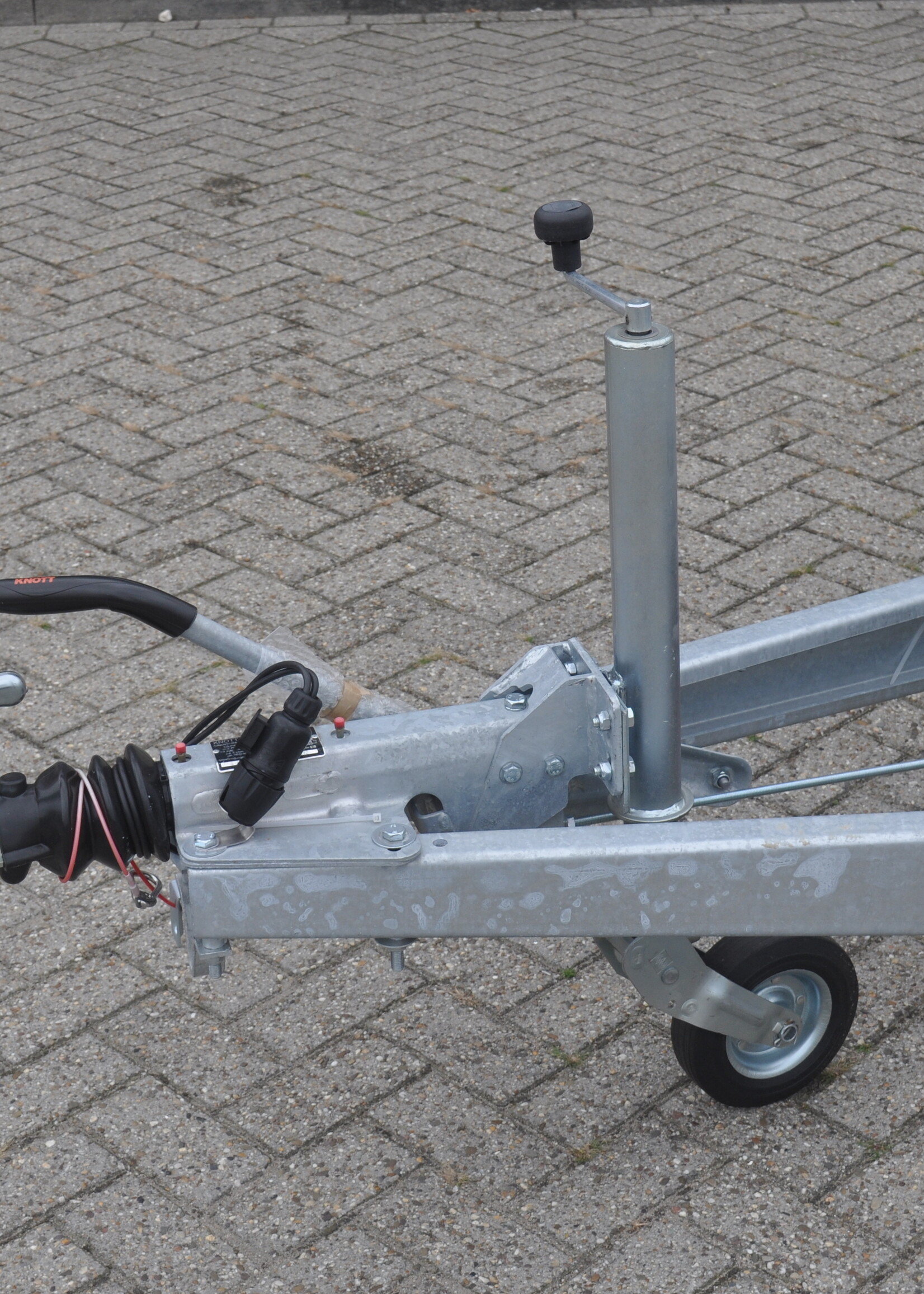 Eduard Geremde Eduard plateauwagen - 406x200 cm - 2700 kg bruto laadvermogen - 63 cm laadvloerhoogte - 40 cm borden