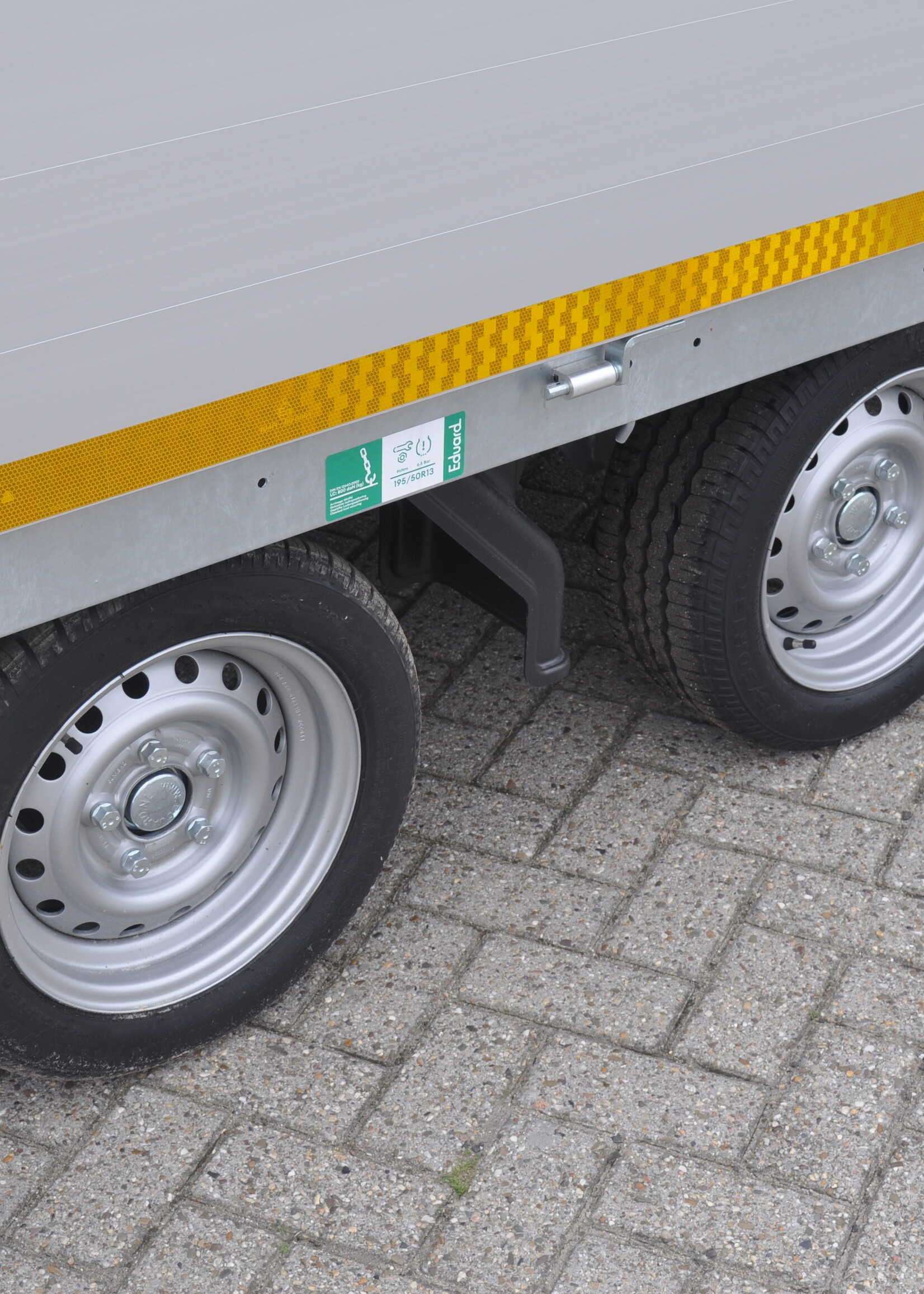 Eduard Geremde Eduard plateauwagen - 406x200 cm - 2700 kg bruto laadvermogen - 63 cm laadvloerhoogte - 40 cm borden