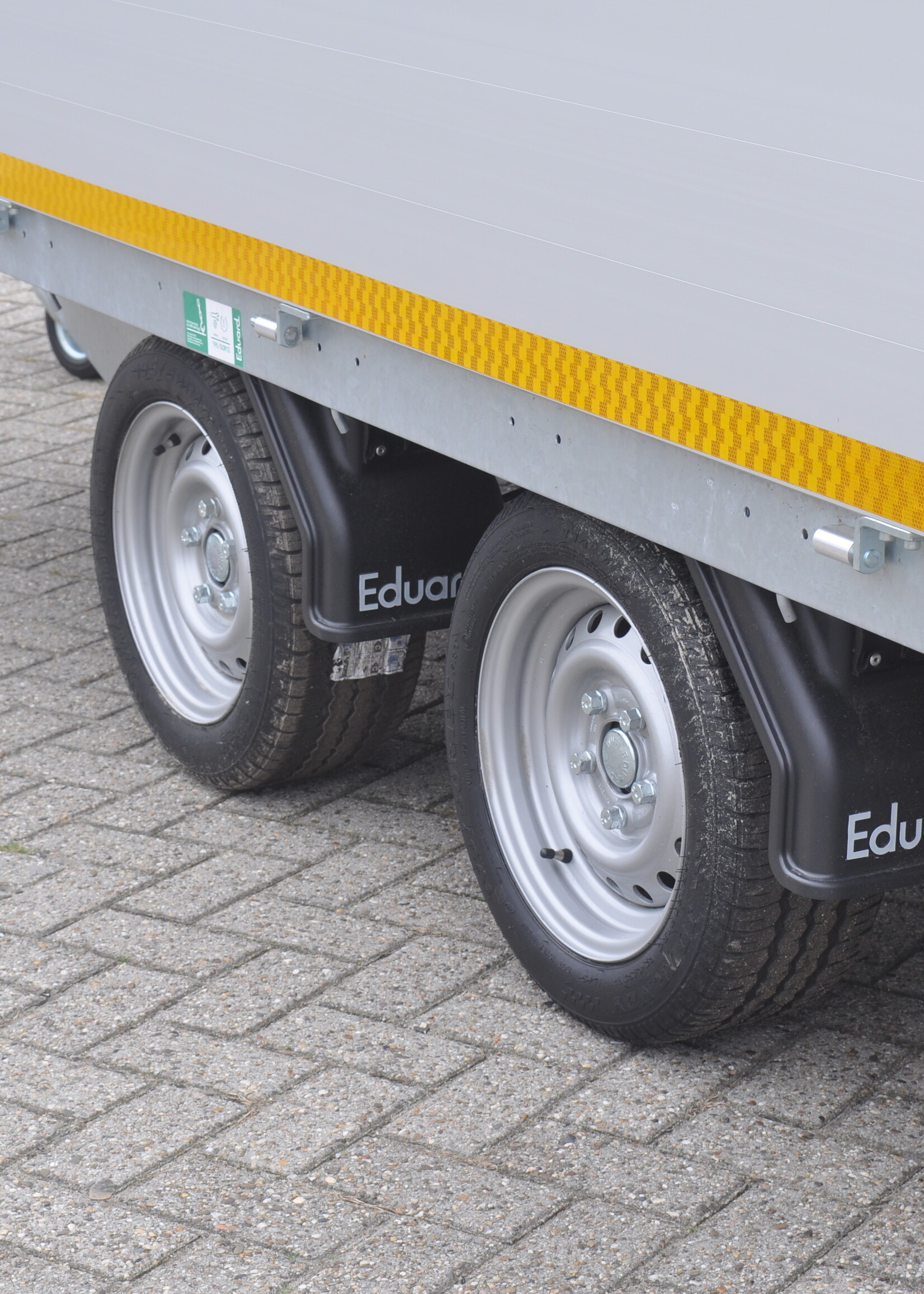 Eduard Geremde Eduard plateauwagen - 406x200 cm - 2700 kg bruto laadvermogen - 63 cm laadvloerhoogte - 40 cm borden