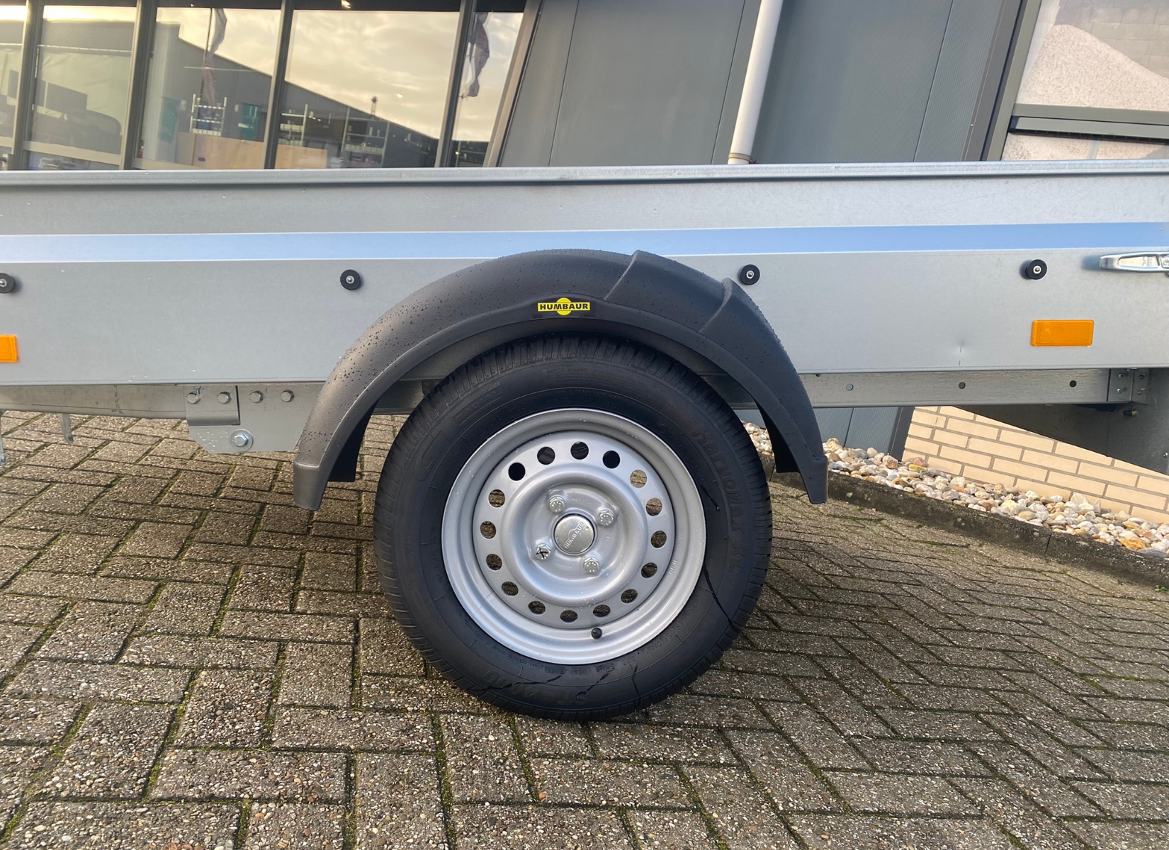 Opvouwbare Humbaur bakwagen - 750 kg bruto laadvermogen - 205x109 cm laadoppervlakte - ongeremd
