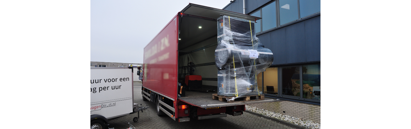 Aanhangwagendirect verstuurt als eerste bedrijf in Nederland aanhangwagens als " normale" pallet vracht.