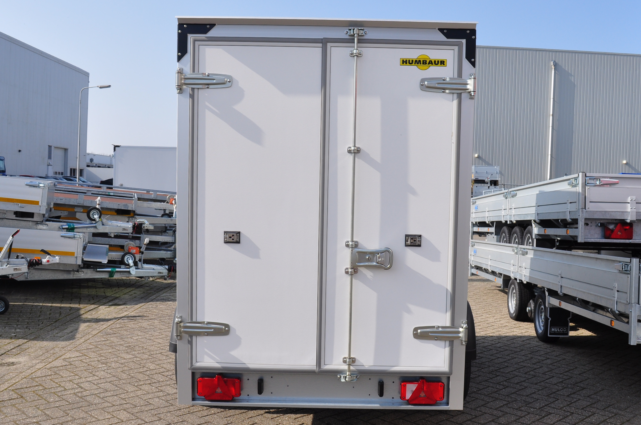 Humbaur HK gesloten aanhanger - 2000 kg bruto laadvermogen - 304x151x180 cm laadoppervlakte - geremd