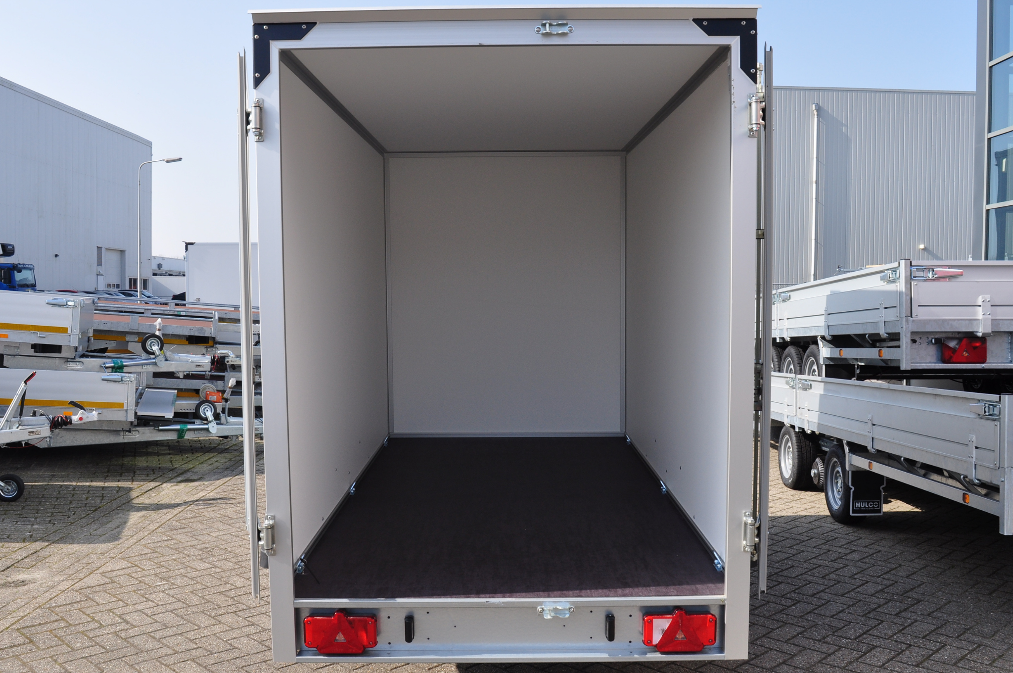 Humbaur HK gesloten aanhanger - 2000 kg bruto laadvermogen - 304x151x180 cm laadoppervlakte - geremd