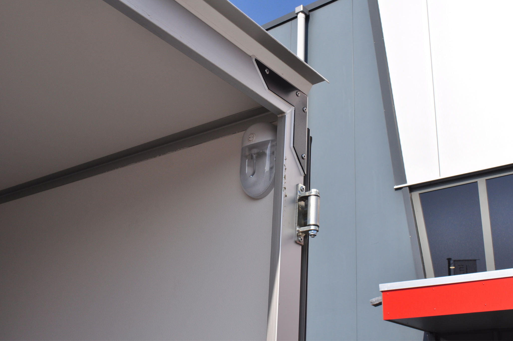 Humbaur HK gesloten aanhanger - 2000 kg bruto laadvermogen - 304x151x180 cm laadoppervlakte - geremd