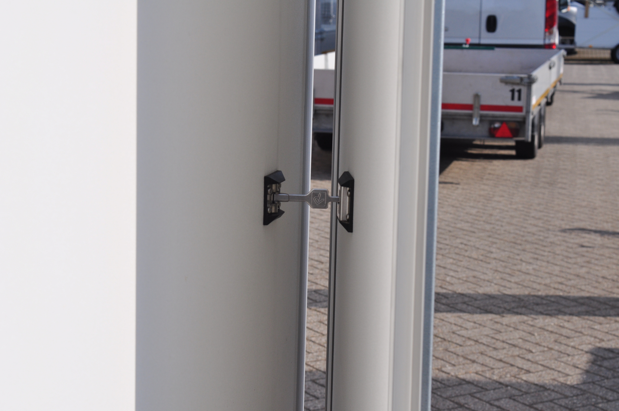 Humbaur HK gesloten aanhanger - 2000 kg bruto laadvermogen - 304x151x180 cm laadoppervlakte - geremd