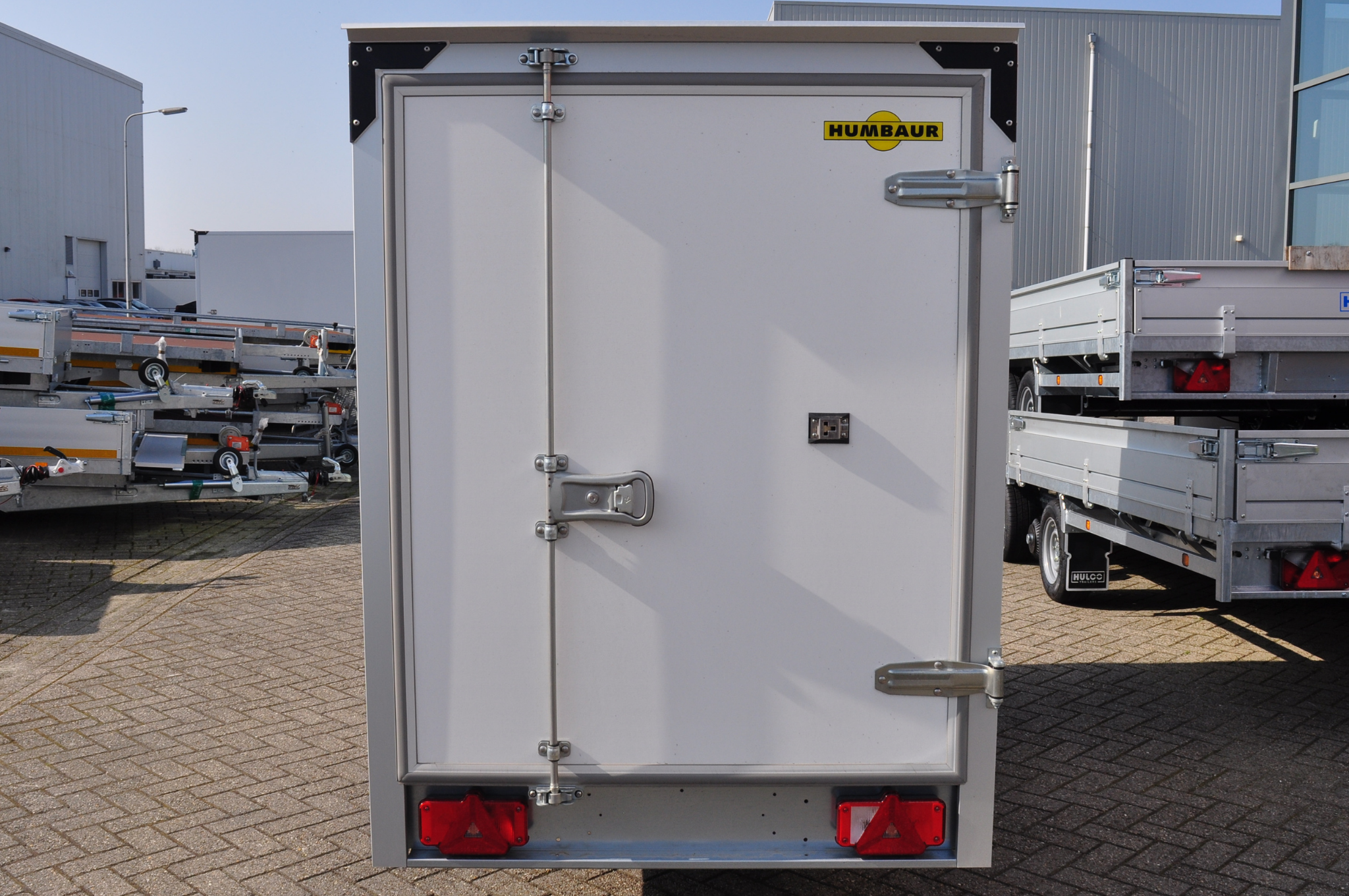 Humbaur HK 752513-15P gesloten aanhanger - 750 kg bruto laadvermogen - 251x132x152 cm laadoppervlak - ongeremd