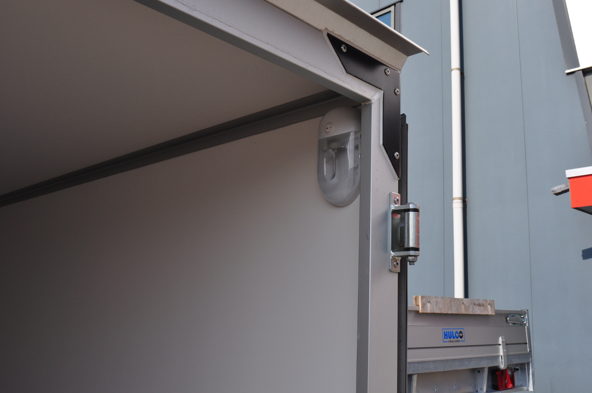 Humbaur HK 752513-15P gesloten aanhanger - 750 kg bruto laadvermogen - 251x132x152 cm laadoppervlak - ongeremd