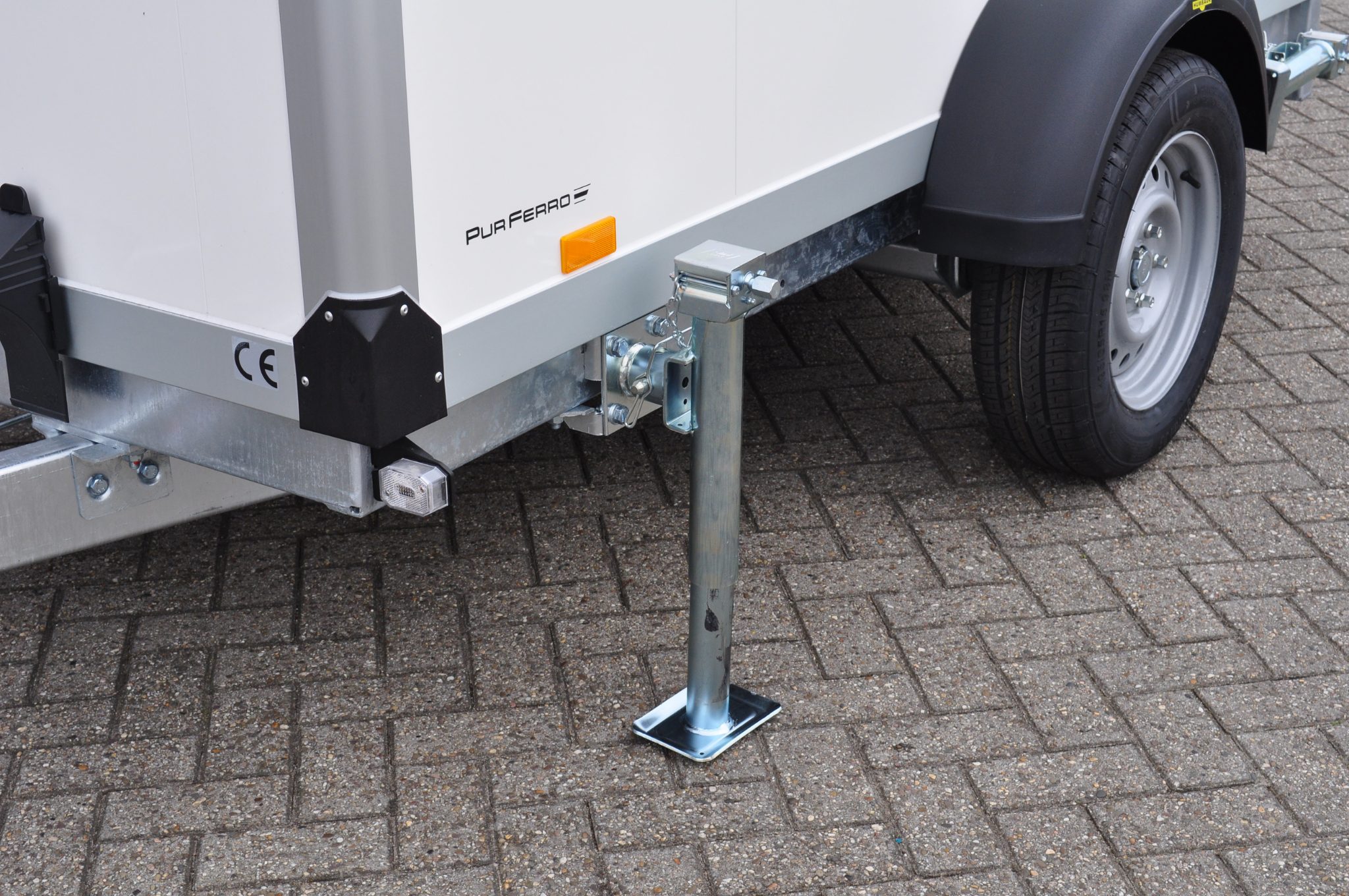 Humbaur HGK 13 27 16 - 21 PF 60 Deluxe - 1300 kg bruto laadvermogen - 263x147 cm laadoppervlakte - geremd
