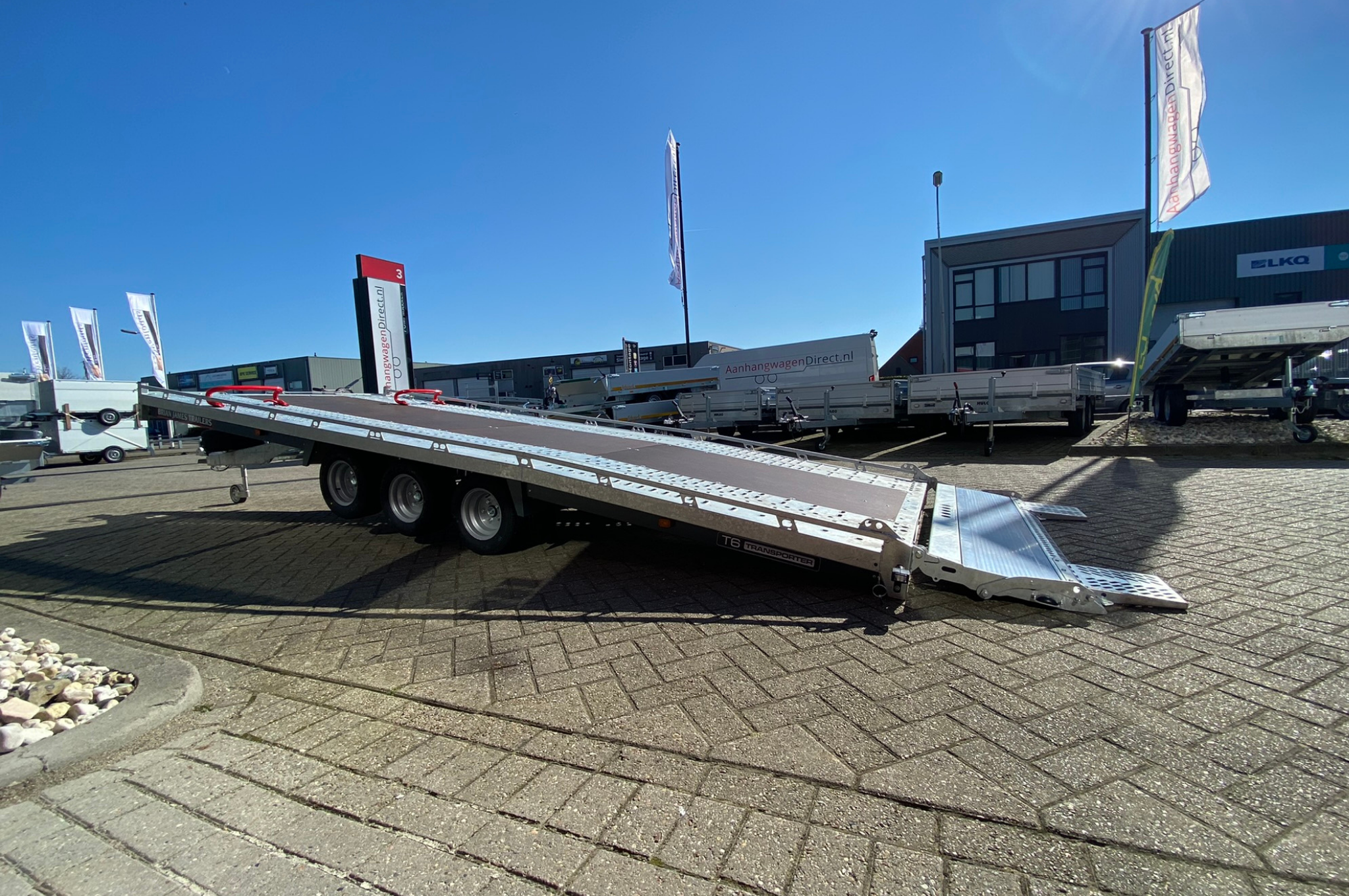 Brian James T autotransporter - 500x210 cm laadoppervlakte -3500 kg bruto laadvermogen - hydraulisch kantelbaar met oprijklep