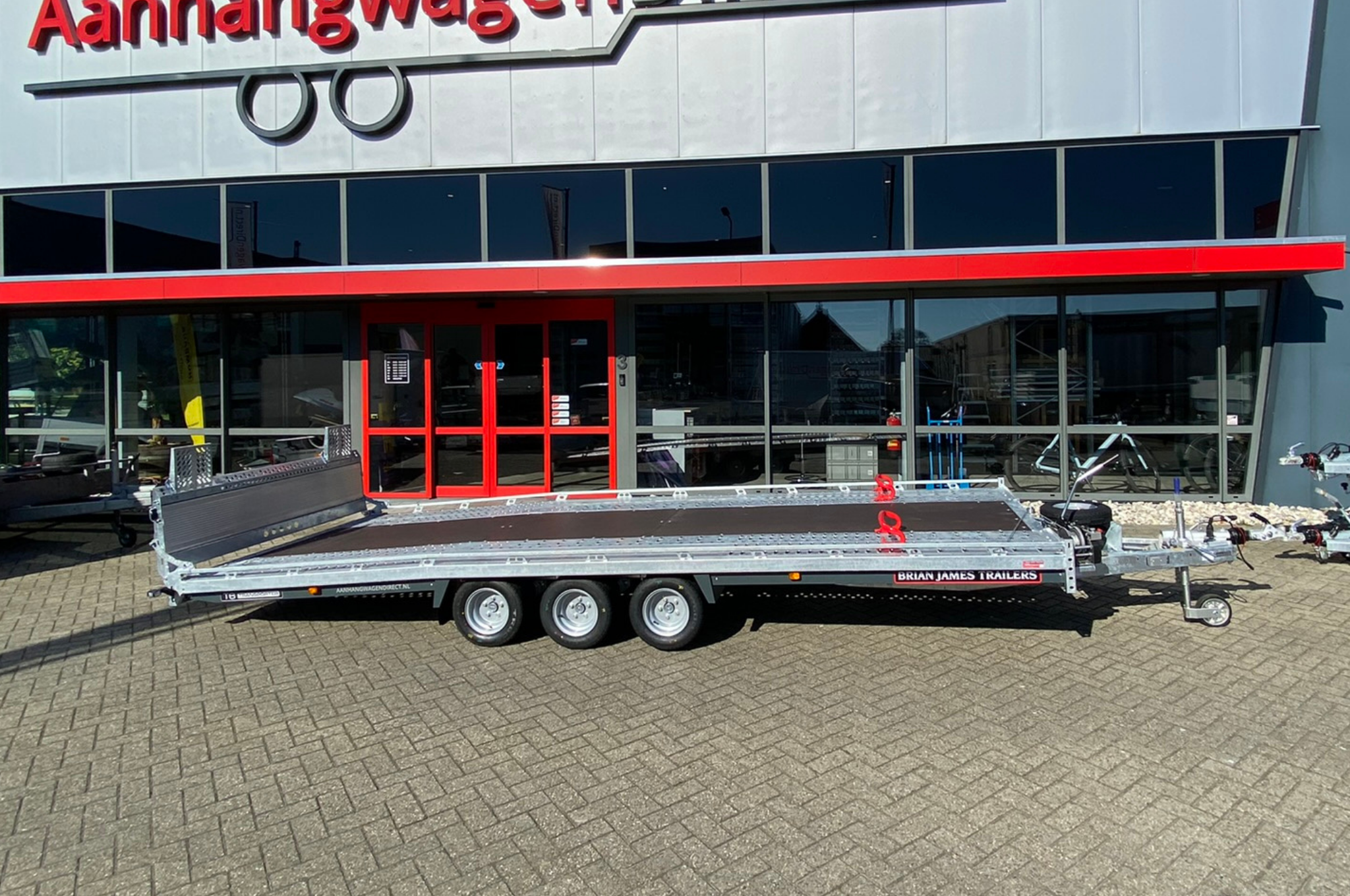Brian James T autotransporter - 500x210 cm laadoppervlakte -3500 kg bruto laadvermogen - hydraulisch kantelbaar met oprijklep