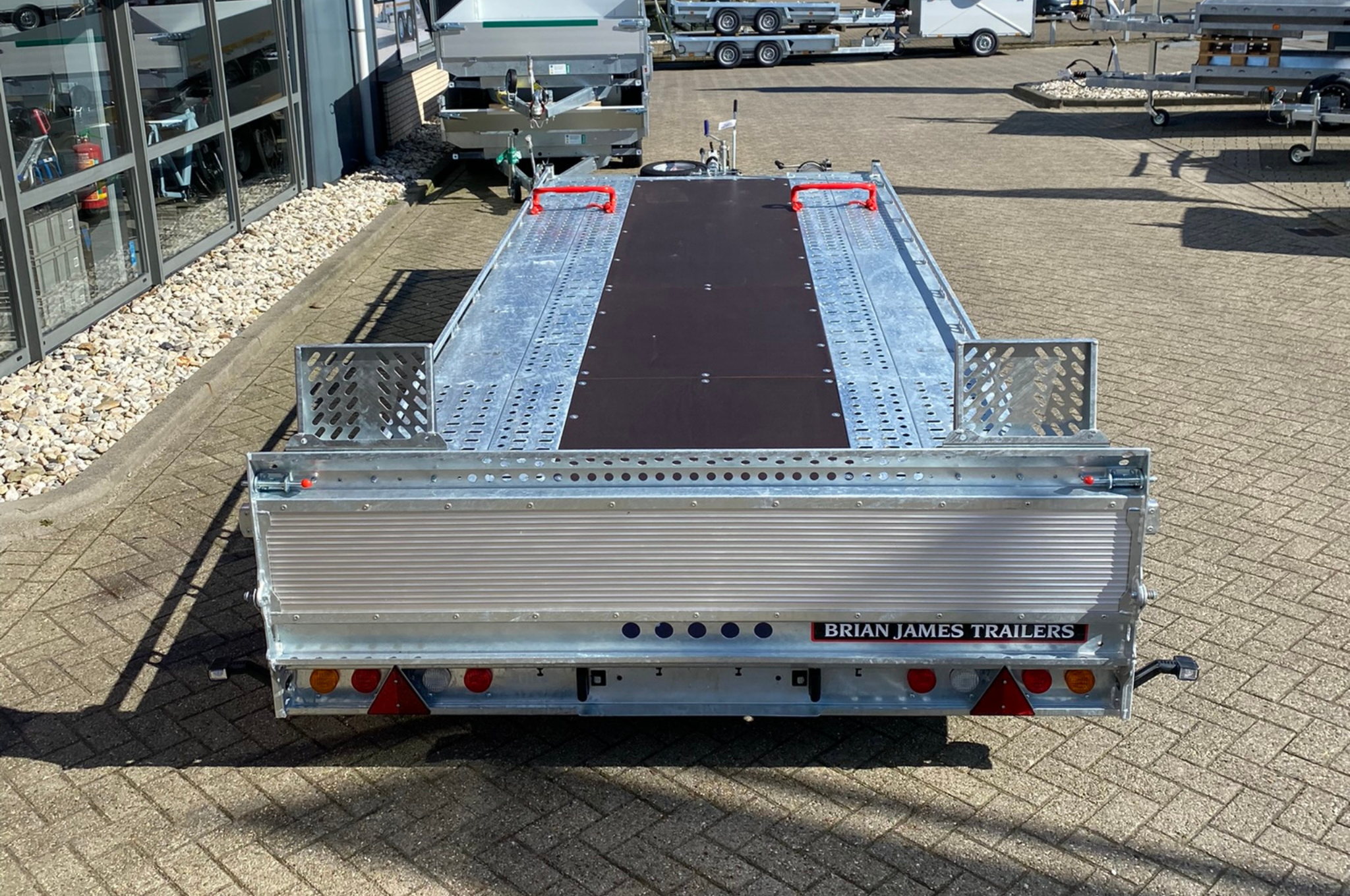 Brian James T autotransporter - 500x210 cm laadoppervlakte -3500 kg bruto laadvermogen - hydraulisch kantelbaar met oprijklep