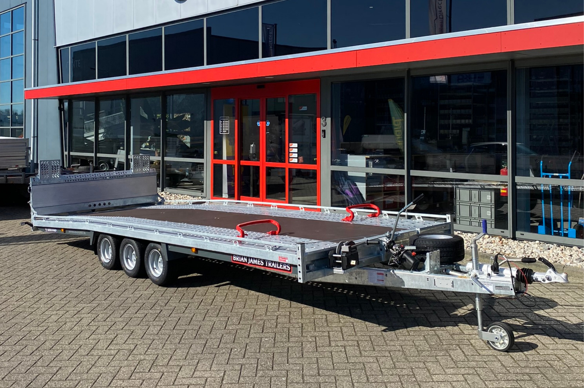 Brian James T autotransporter - 500x210 cm laadoppervlakte -3500 kg bruto laadvermogen - hydraulisch kantelbaar met oprijklep