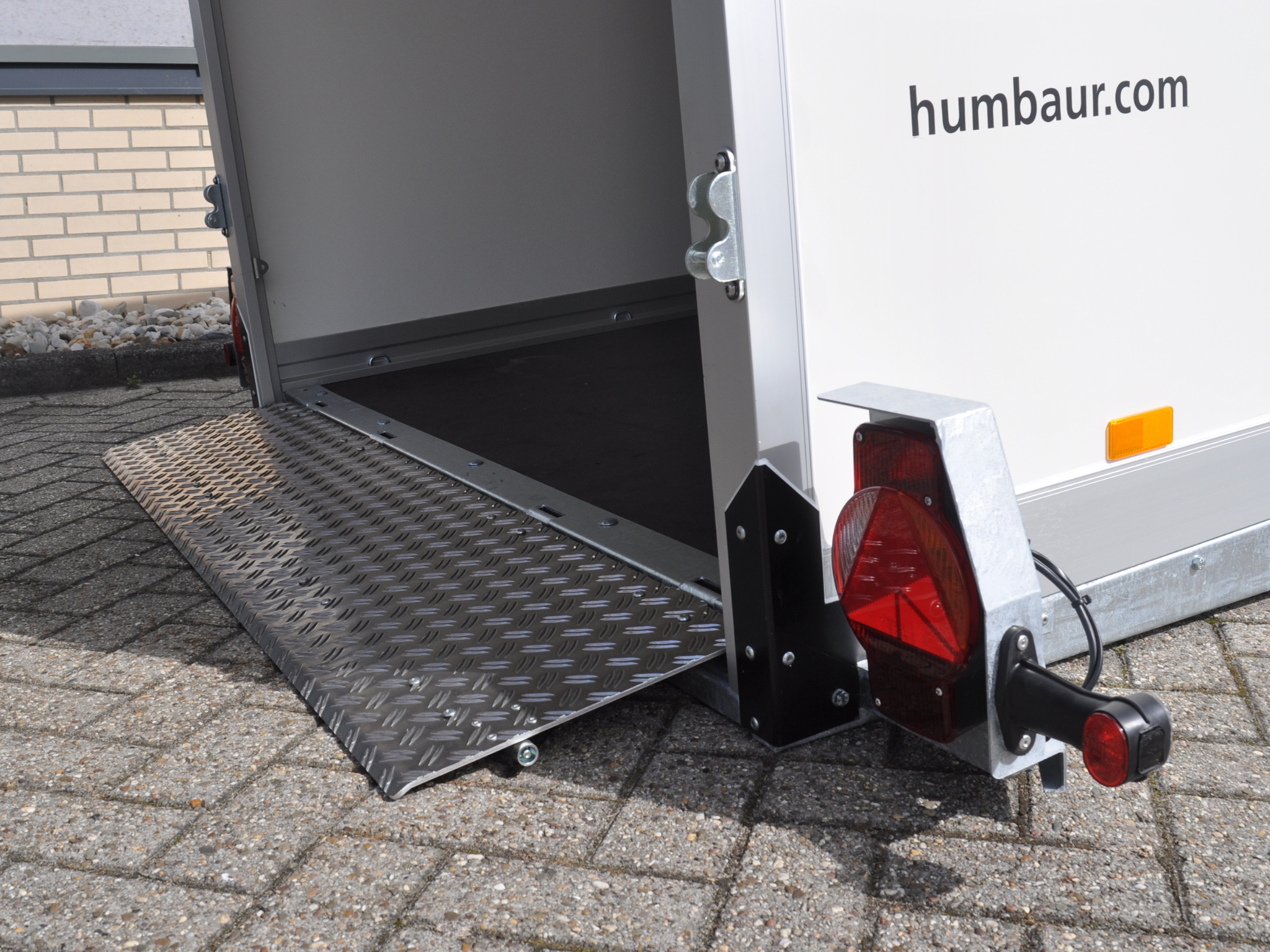 Humbaur HKT zakbare gesloten aanhanger - 1800 kg bruto laadvermogen - 310x176x180 cm laadoppervlak - geremd