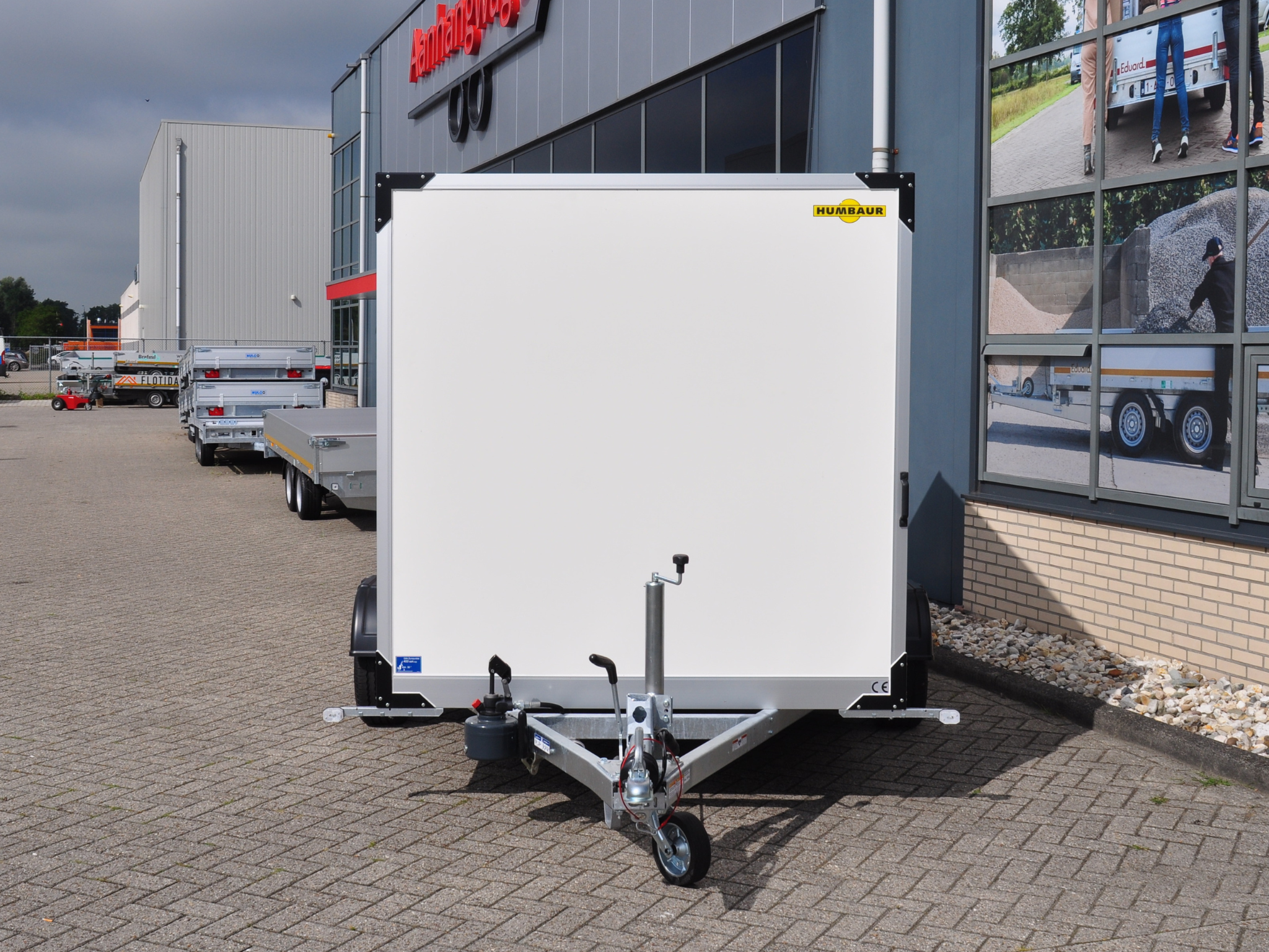 Humbaur HKT zakbare gesloten aanhanger - 1800 kg bruto laadvermogen - 310x176x180 cm laadoppervlak - geremd