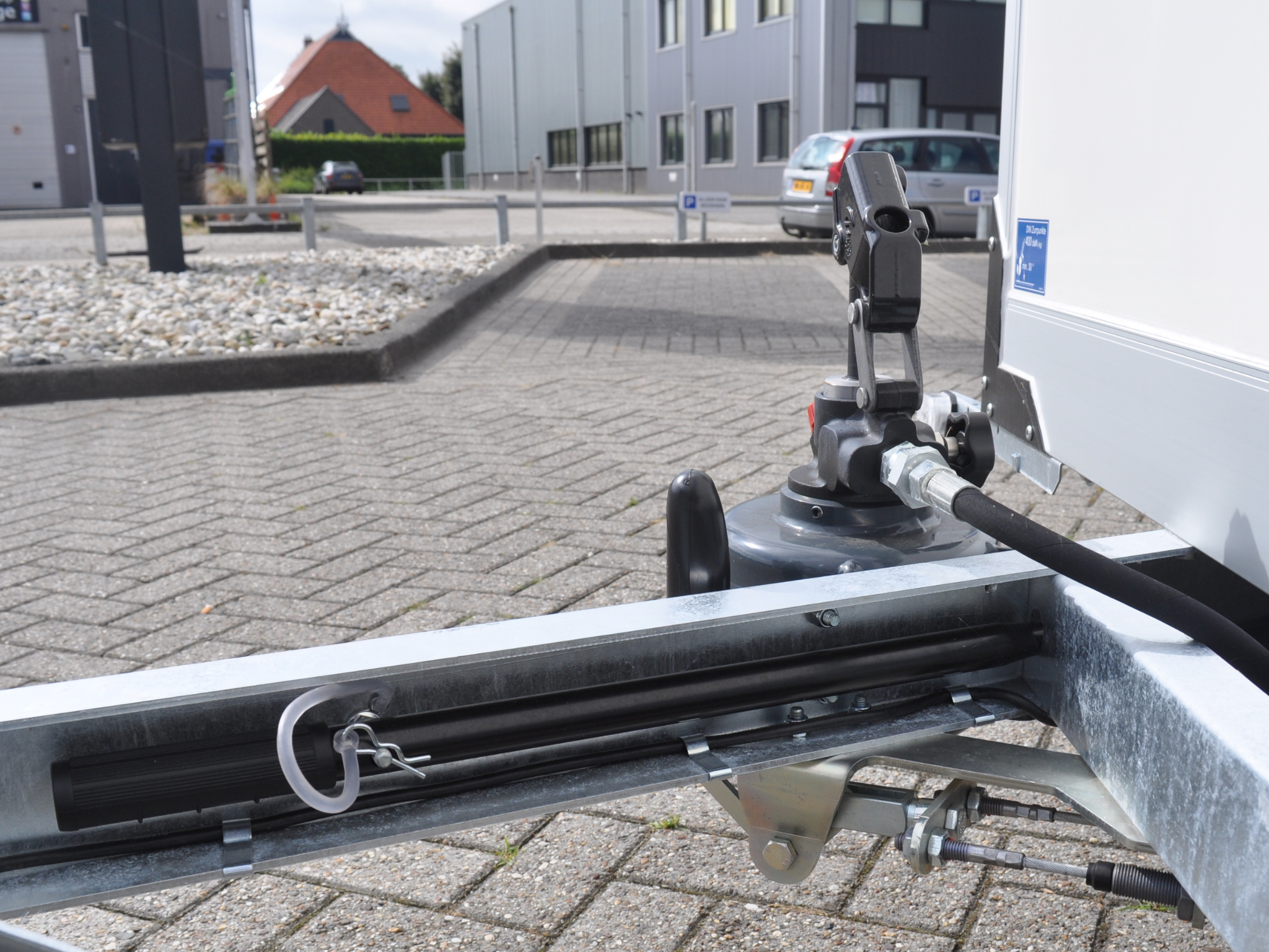 Humbaur HKT zakbare gesloten aanhanger - 1800 kg bruto laadvermogen - 310x176x180 cm laadoppervlak - geremd