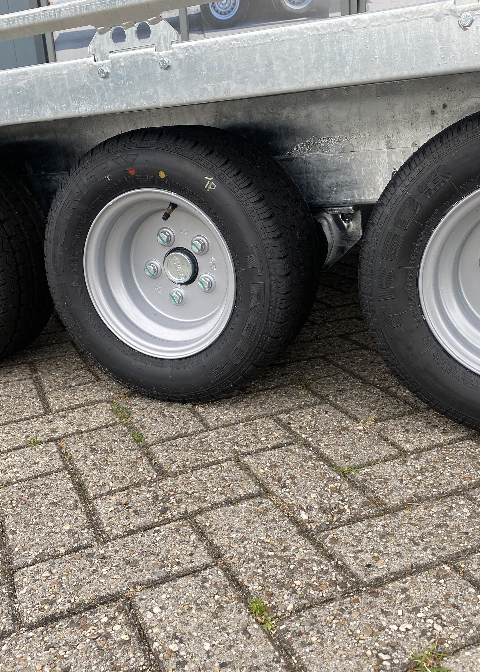 Brian James Brian James T autotransporter - 550x224 cm laadoppervlakte -3500 kg bruto laadvermogen -  hydraulisch kantelbaar met oprijklep