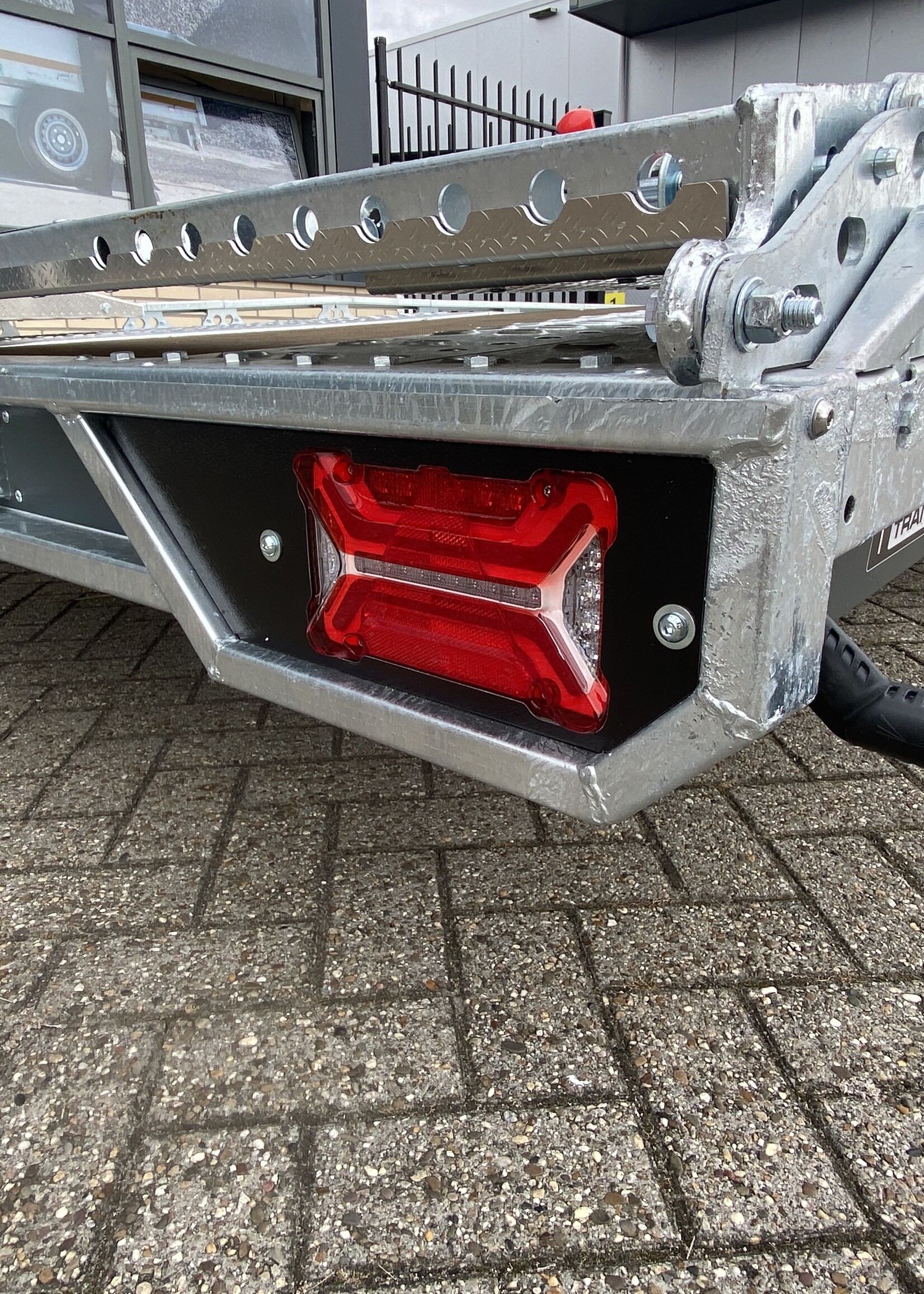 Brian James Brian James T autotransporter - 550x224 cm laadoppervlakte -3500 kg bruto laadvermogen -  hydraulisch kantelbaar met oprijklep