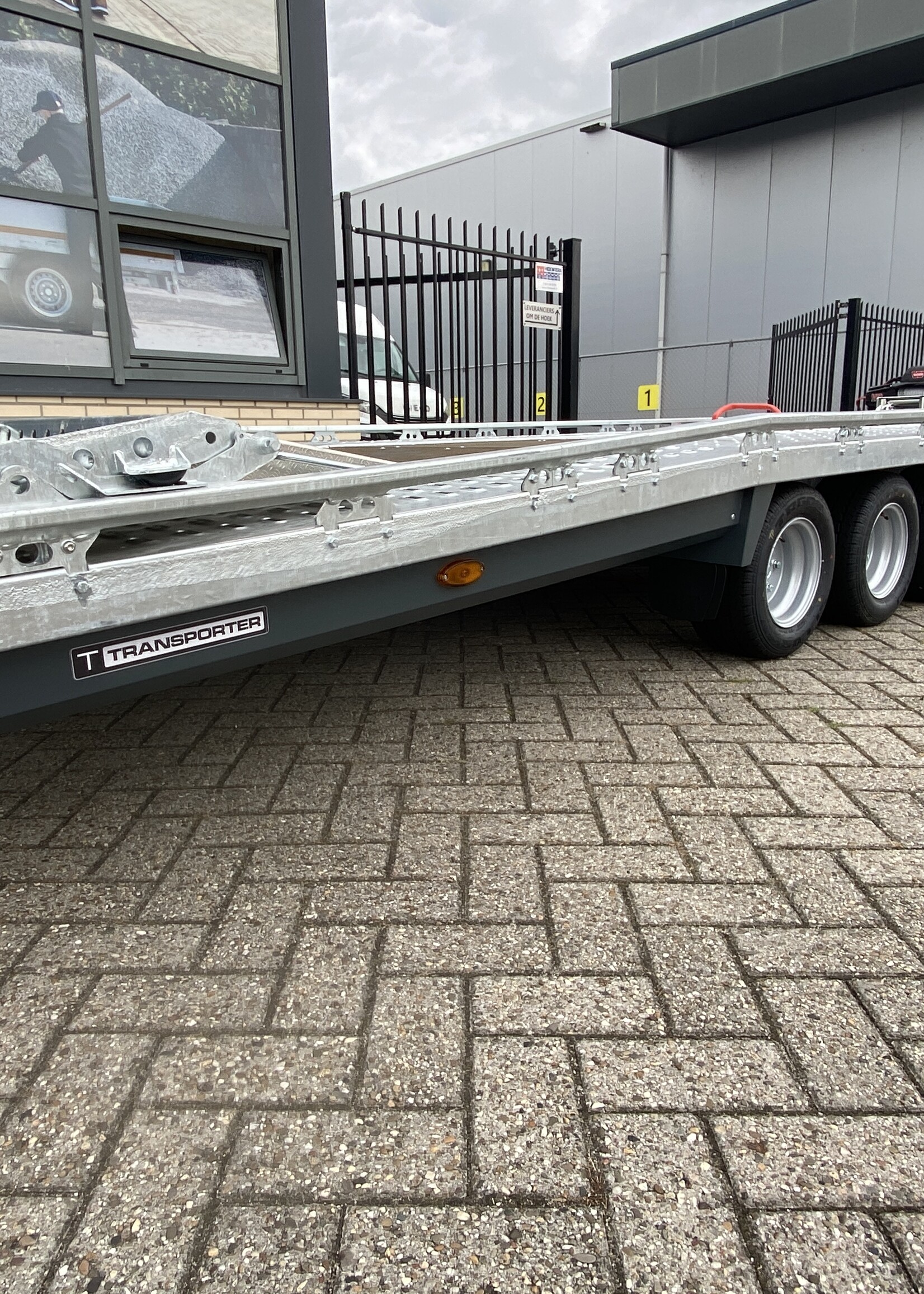 Brian James Brian James T autotransporter - 550x224 cm laadoppervlakte -3500 kg bruto laadvermogen -  hydraulisch kantelbaar met oprijklep
