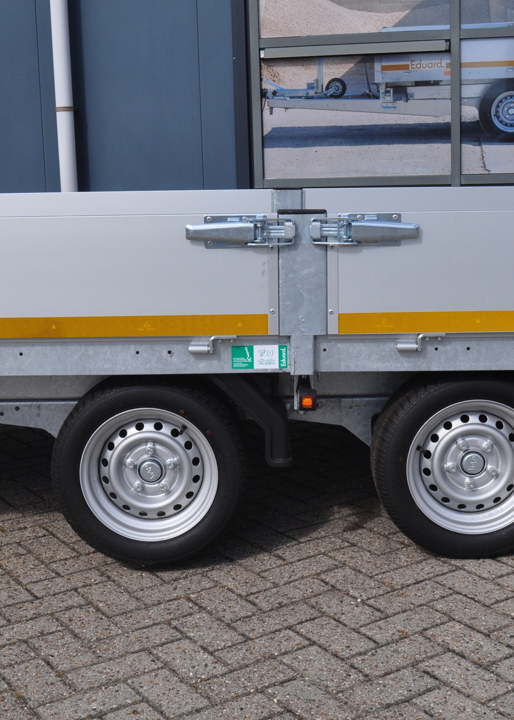 Eduard Geremde Eduard plateauwagen - 556x200 cm - 3500 kg bruto laadvermogen - 63 cm laadvloerhoogte - 30 cm borden