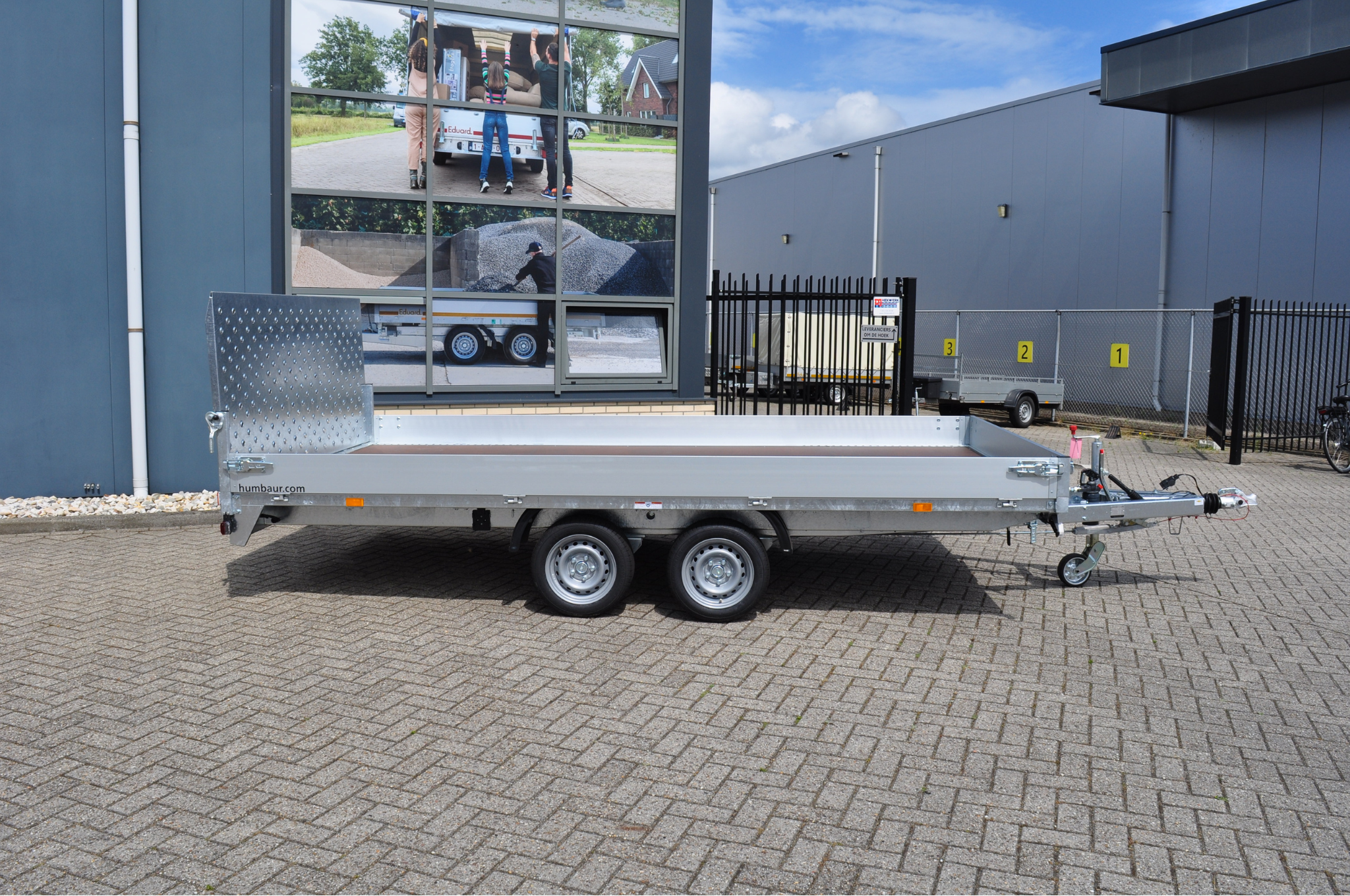 Humbaur MTKA 354222 - 3500 kg bruto laadvermogen - 420x218 cm laadoppervlak - geremd - handpomp dubbelwerkend