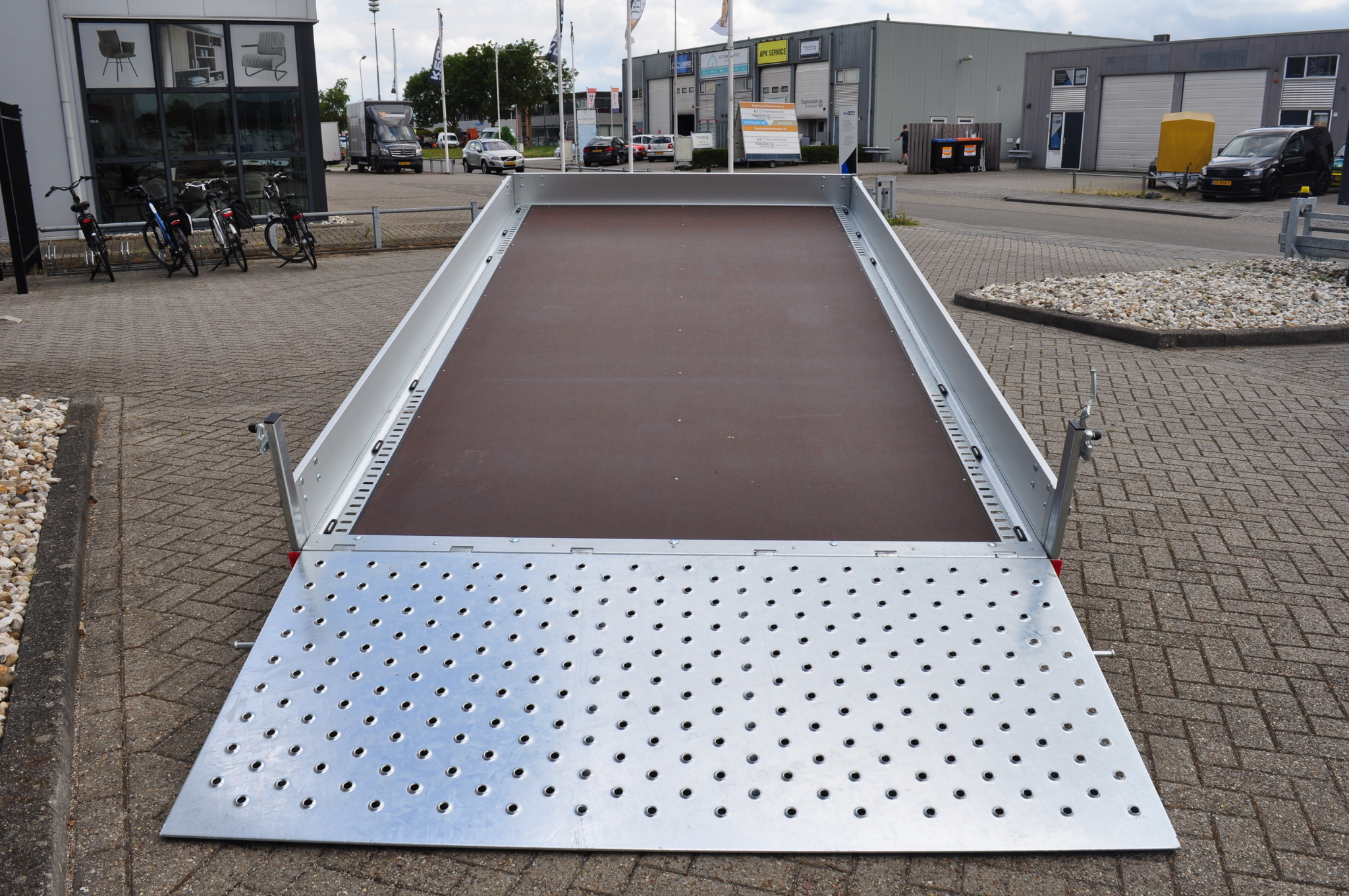 Humbaur MTKA 354222 - 3500 kg bruto laadvermogen - 420x218 cm laadoppervlak - geremd - handpomp dubbelwerkend