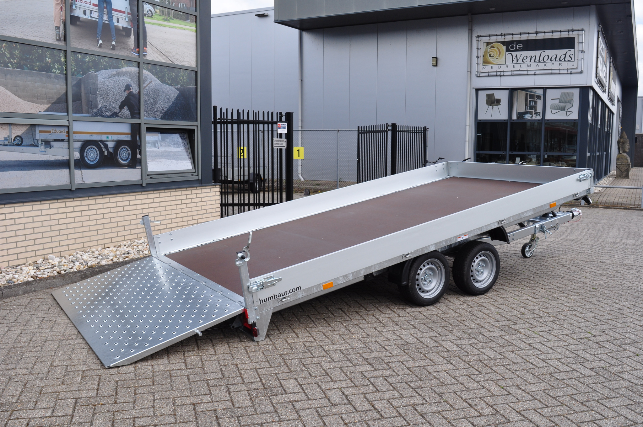 Humbaur MTKA 354222 - 3500 kg bruto laadvermogen - 420x218 cm laadoppervlak - geremd - handpomp dubbelwerkend
