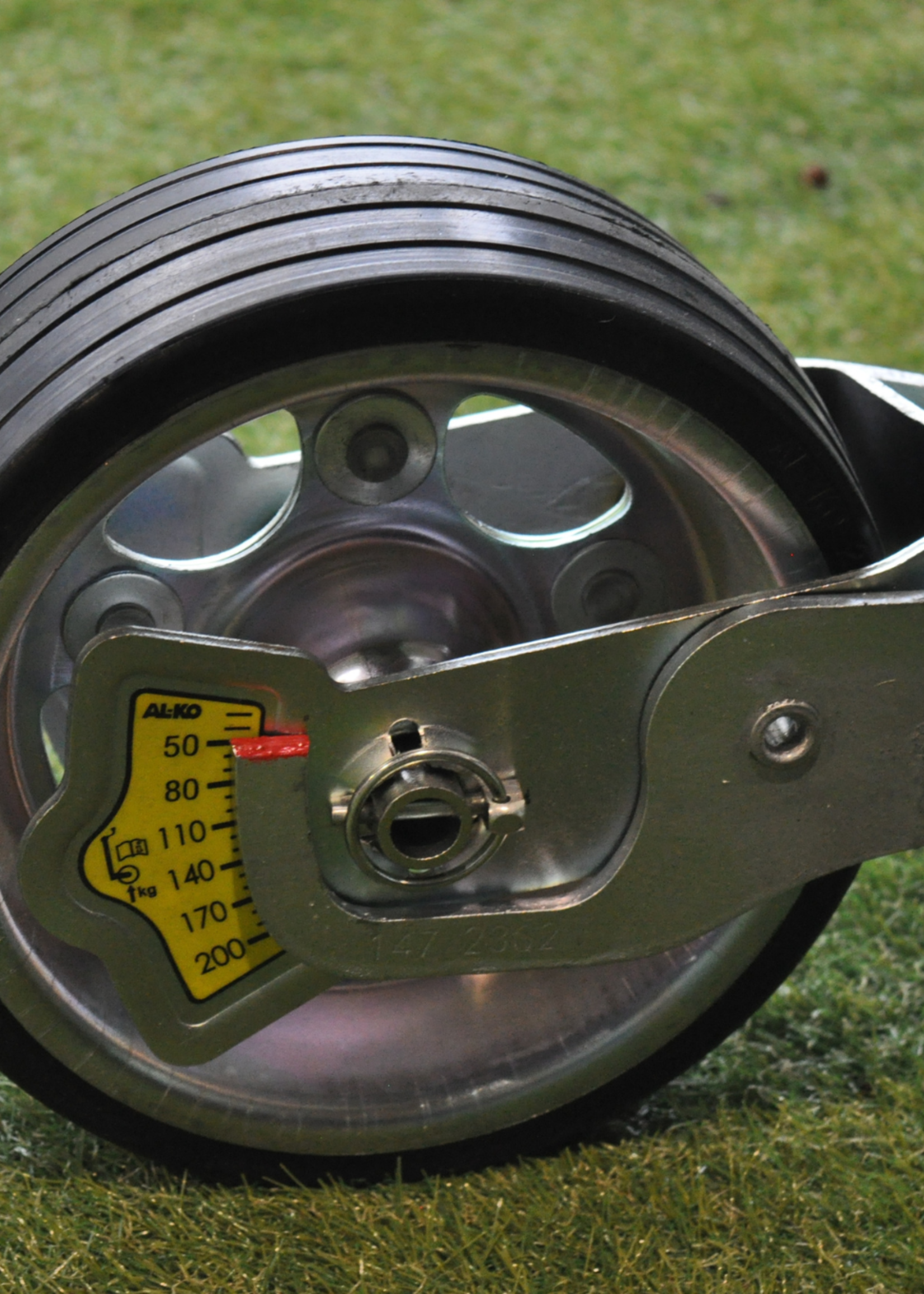 AL-KO AL-KO neuswiel 48 mm met stalen velg en massief rubber wiel - inclusief slinger met druklager en kogeldrukmeter