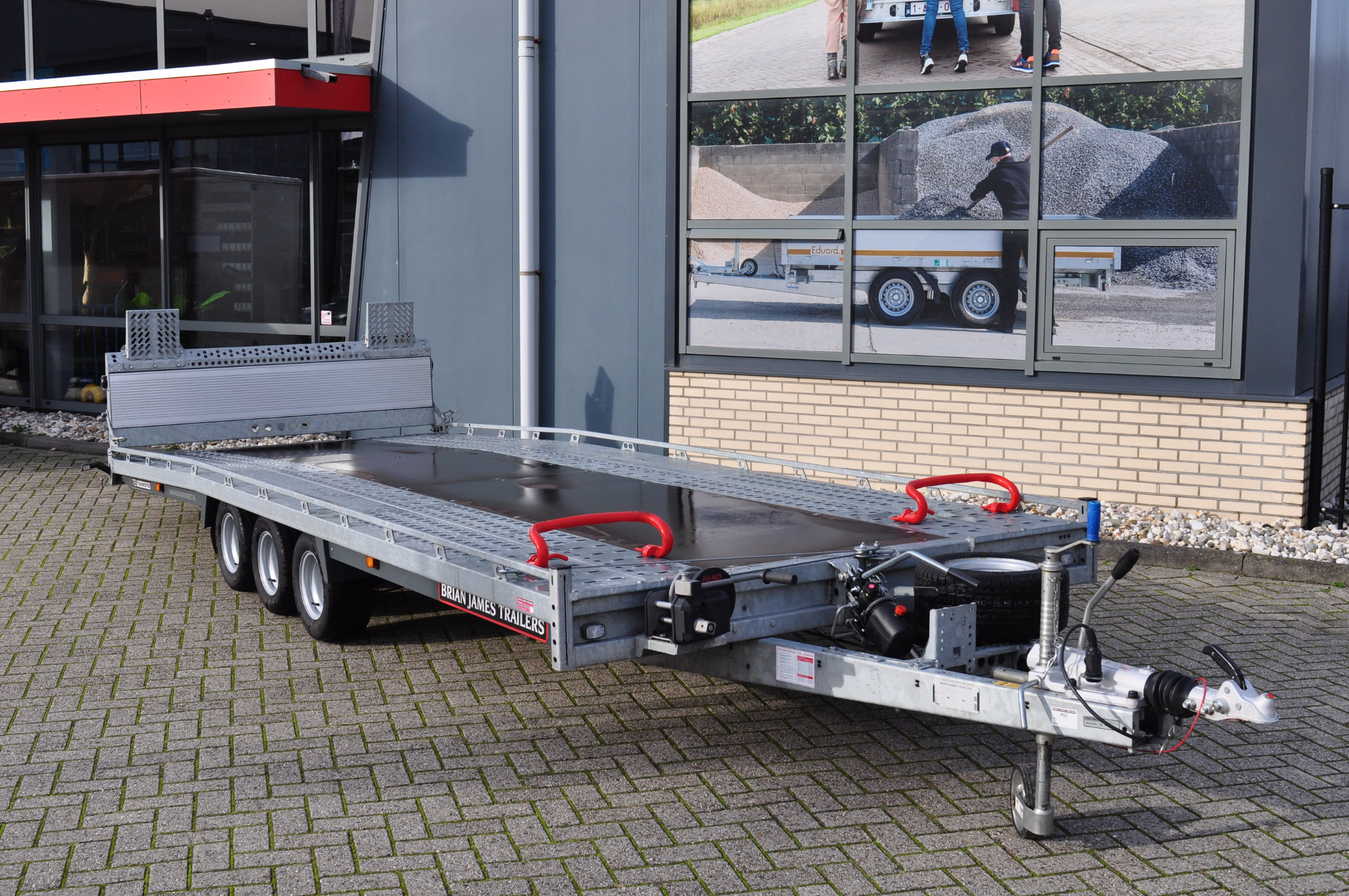 Brian James T autotransporter - 550x207 cm laadoppervlakte -3500 kg bruto laadvermogen - hydraulisch kantelbaar met oprijklep - Occasion