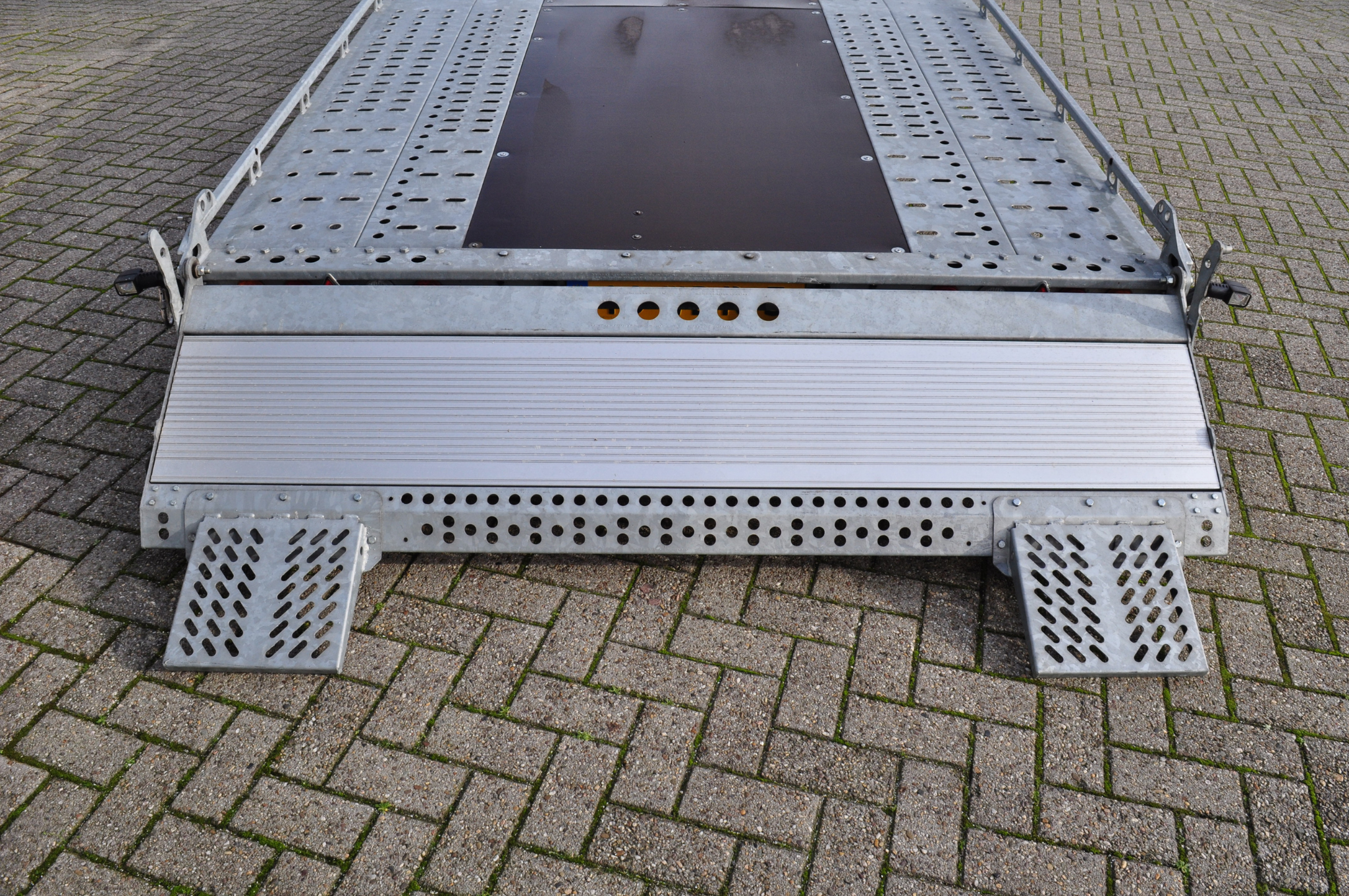 Brian James T autotransporter - 550x207 cm laadoppervlakte -3500 kg bruto laadvermogen - hydraulisch kantelbaar met oprijklep - Occasion