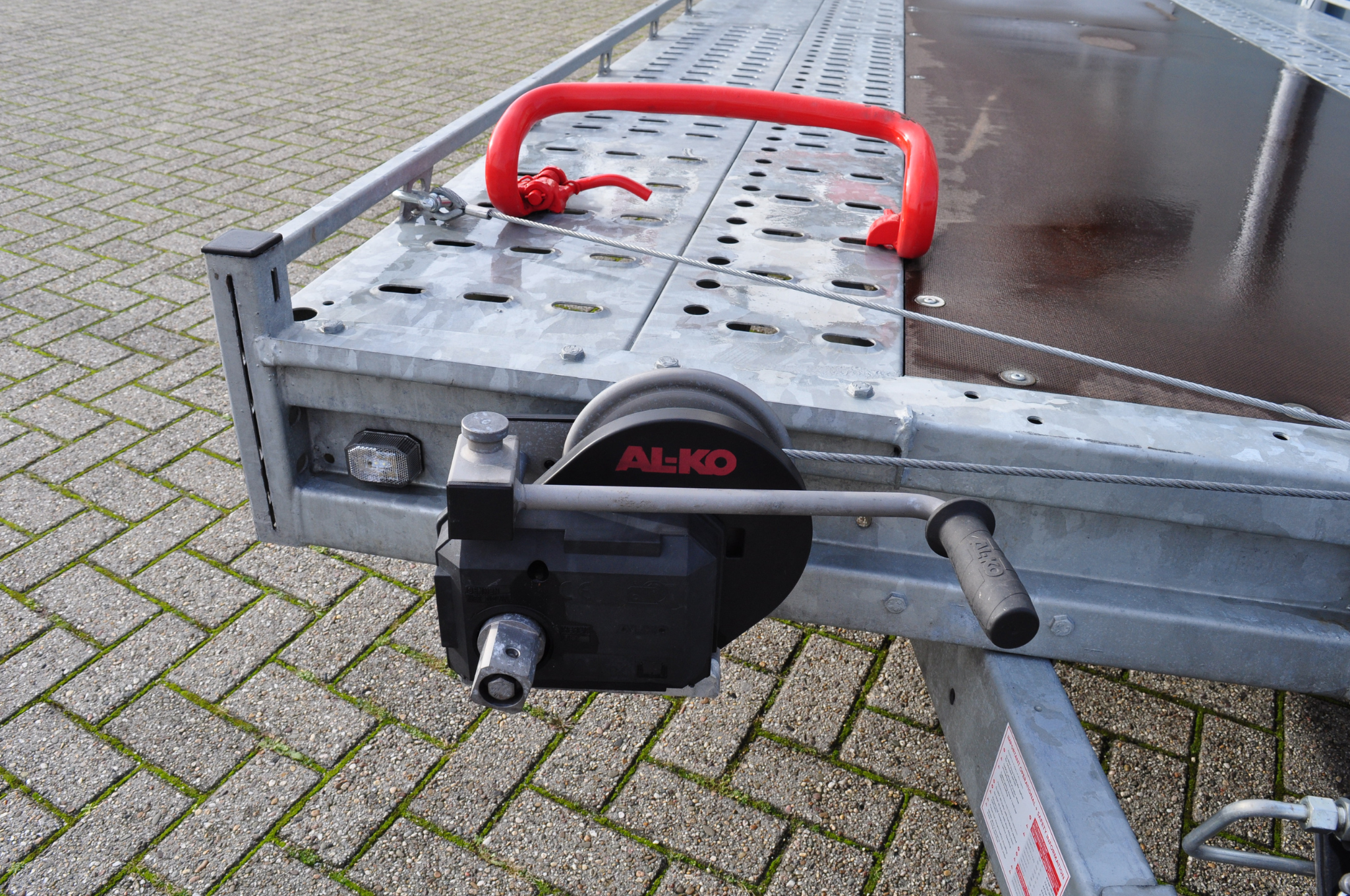 Brian James T autotransporter - 550x207 cm laadoppervlakte -3500 kg bruto laadvermogen - hydraulisch kantelbaar met oprijklep - Occasion