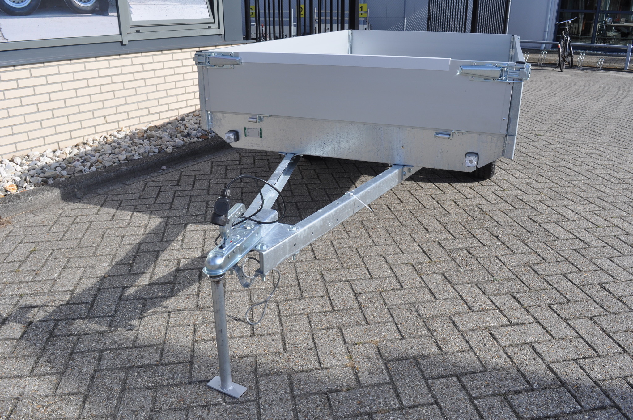 Magazijn uitverkoop - ongeremde Eduard plateauwagen - 256x150 cm - 750 kg bruto laadvermogen - 63 cm laadvloerhoogte - 30 cm borden