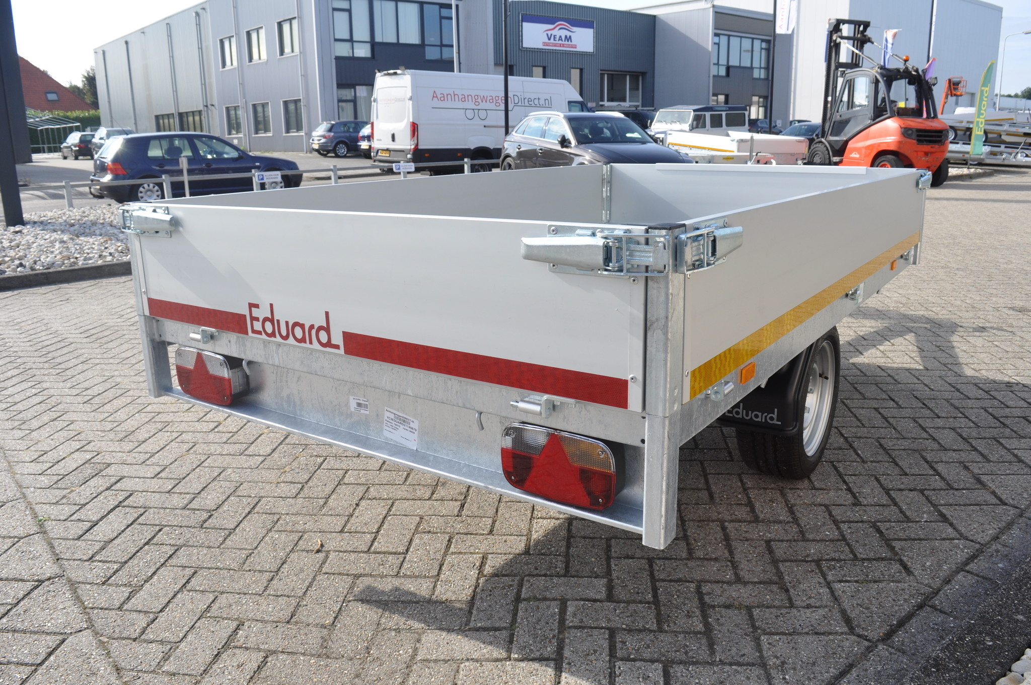 Magazijn uitverkoop - ongeremde Eduard plateauwagen - 256x150 cm - 750 kg bruto laadvermogen - 63 cm laadvloerhoogte - 30 cm borden
