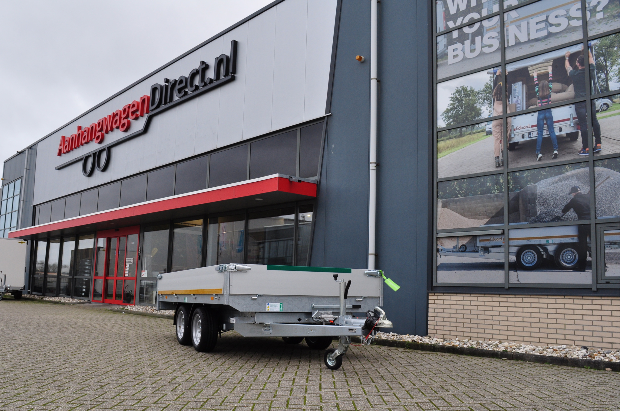 Geremde Eduard achterwaartse kipper - 310x180 cm - 2700 kg bruto laadvermogen - elektrisch, extern laden + handpomp - 63 cm laadvloerhoogte