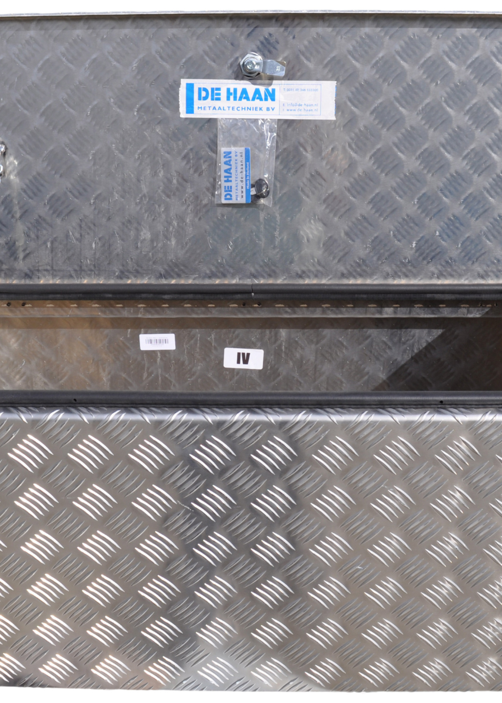 De Haan DE HAAN BOX I - 800x400x400 mm - waterdichte en stofdichte aluminium traanplaat disselbak - voorzien van vlinderslot, spansluiting of t-sluiting