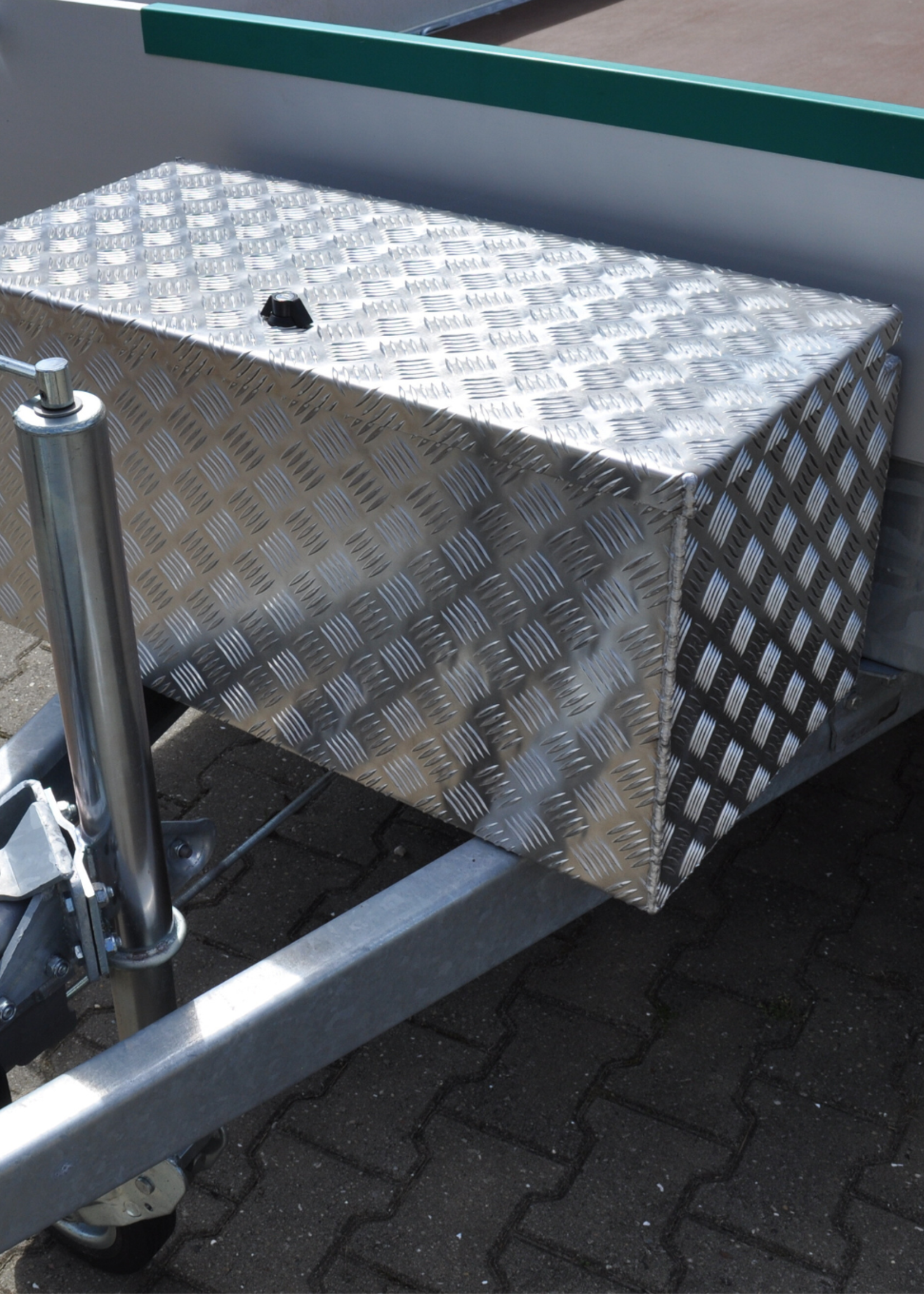 De Haan DE HAAN BOX I - 800x400x400 mm - waterdichte en stofdichte aluminium traanplaat disselbak - voorzien van vlinderslot, spansluiting of t-sluiting