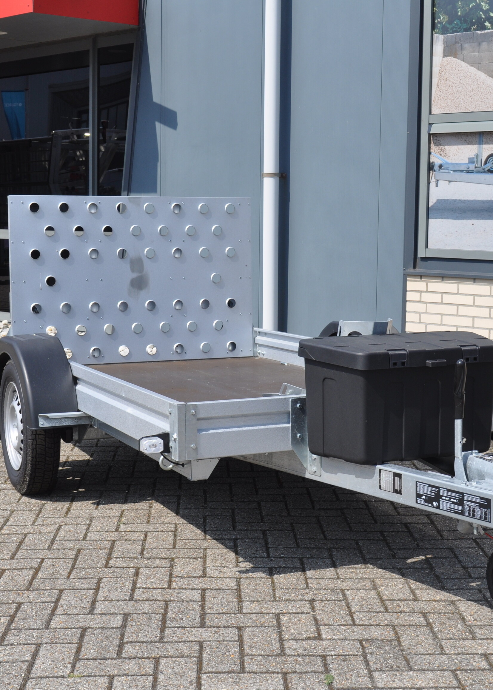 Novatecno Motortrailer Occasion - 244x133cm - 750 kg - geremd - incl. laadklep & disselkist
