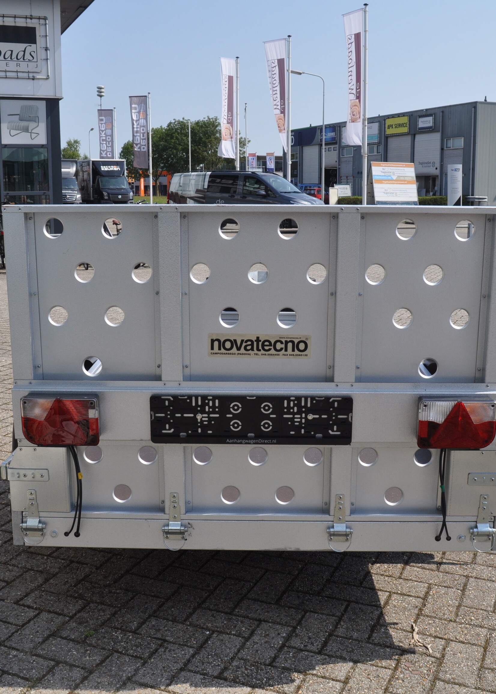 Novatecno Motortrailer Occasion - 244x133cm - 750 kg - geremd - incl. laadklep & disselkist