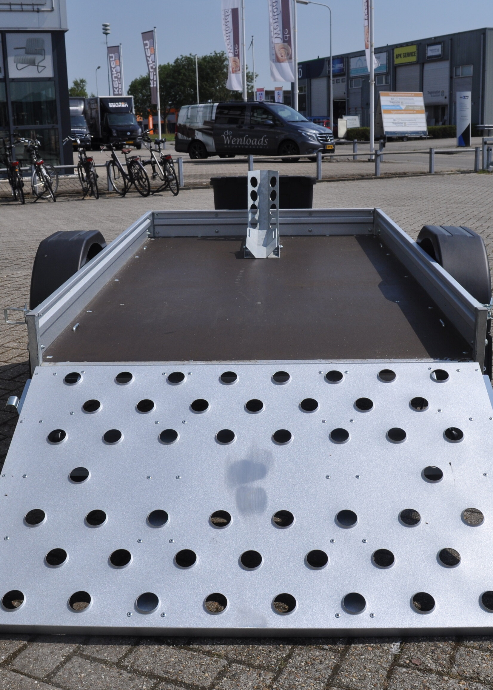 Novatecno Motortrailer Occasion - 244x133cm - 750 kg - geremd - incl. laadklep & disselkist