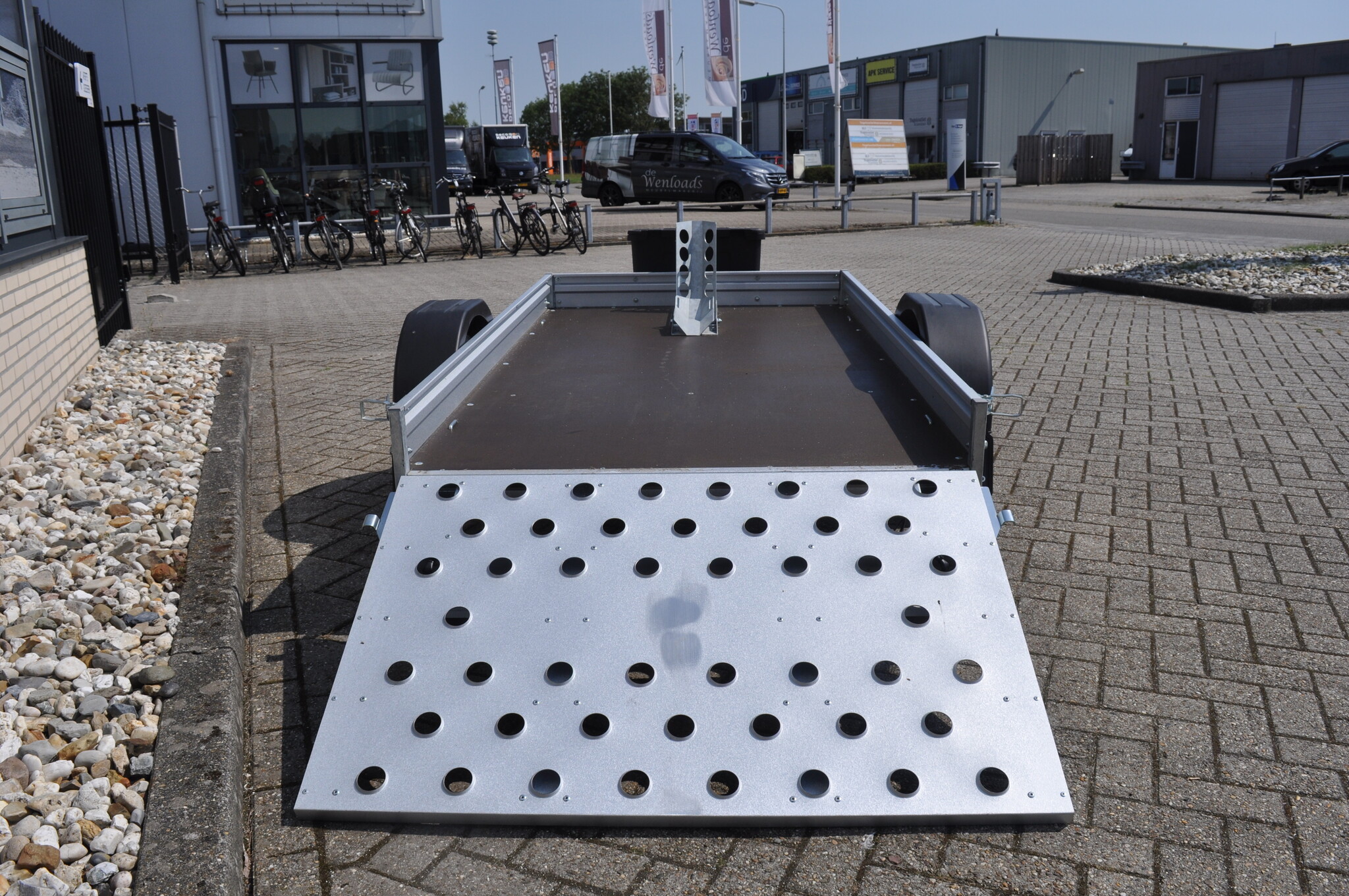 Novatecno Motortrailer Occasion - 244x133cm - 750 kg - geremd - incl. laadklep & disselkist