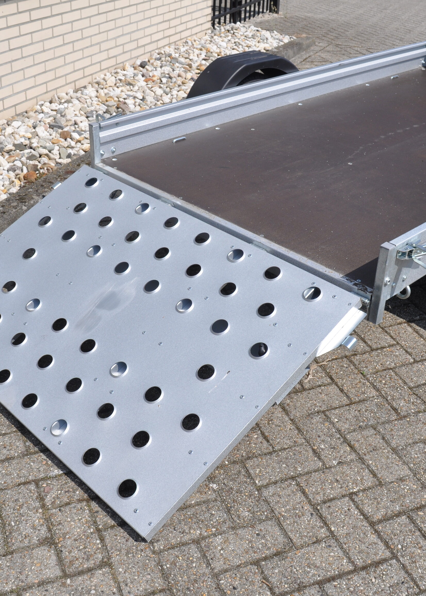 Novatecno Motortrailer Occasion - 244x133cm - 750 kg - geremd - incl. laadklep & disselkist