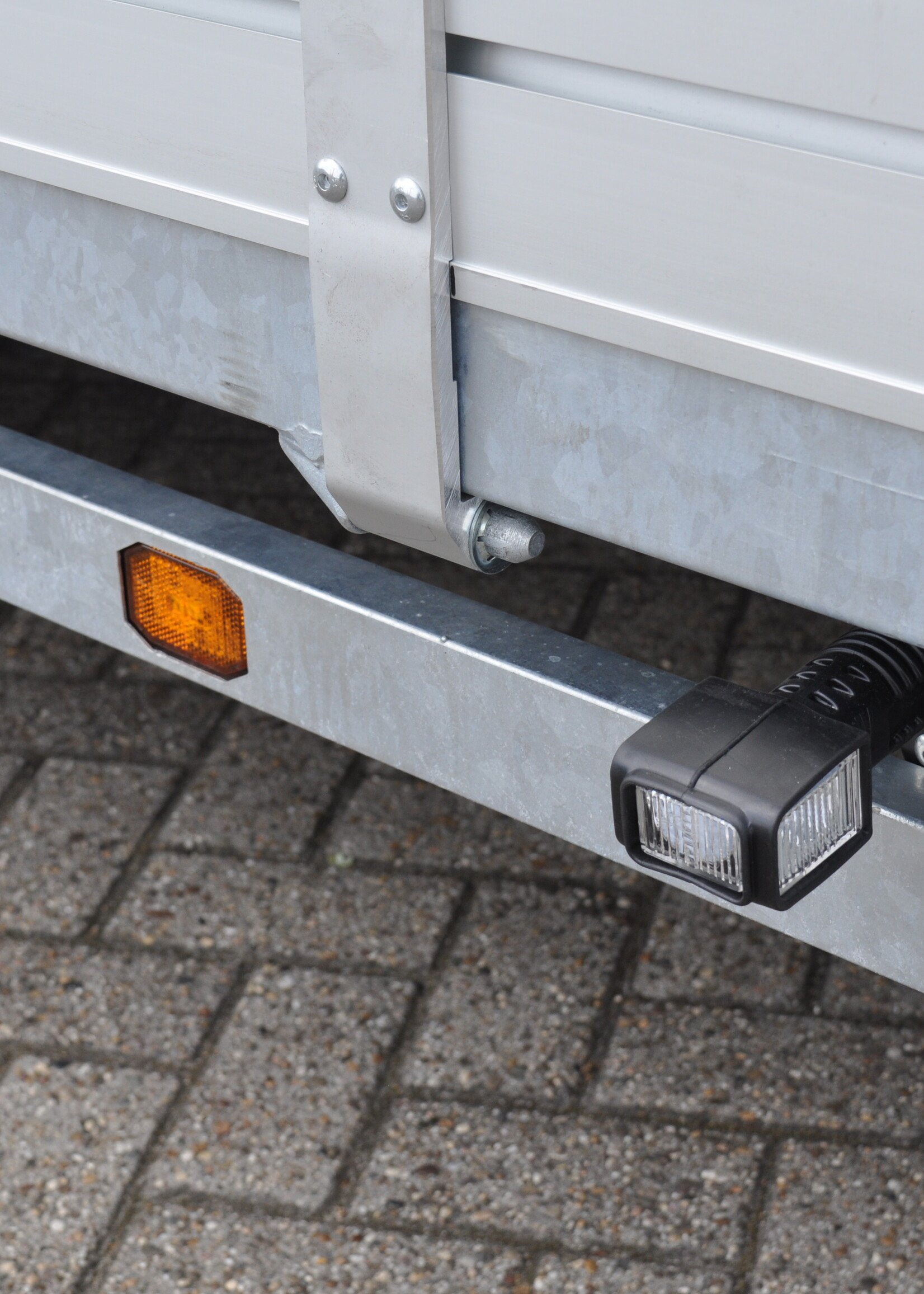 Aspock Aspock Superpoint 4 kort - links  - wit/rood/oranje - LED - 100 cm platte kabel - rechte houder