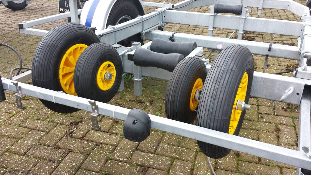 3.00-4 4PR Boeggeleiding Pega boottrailer